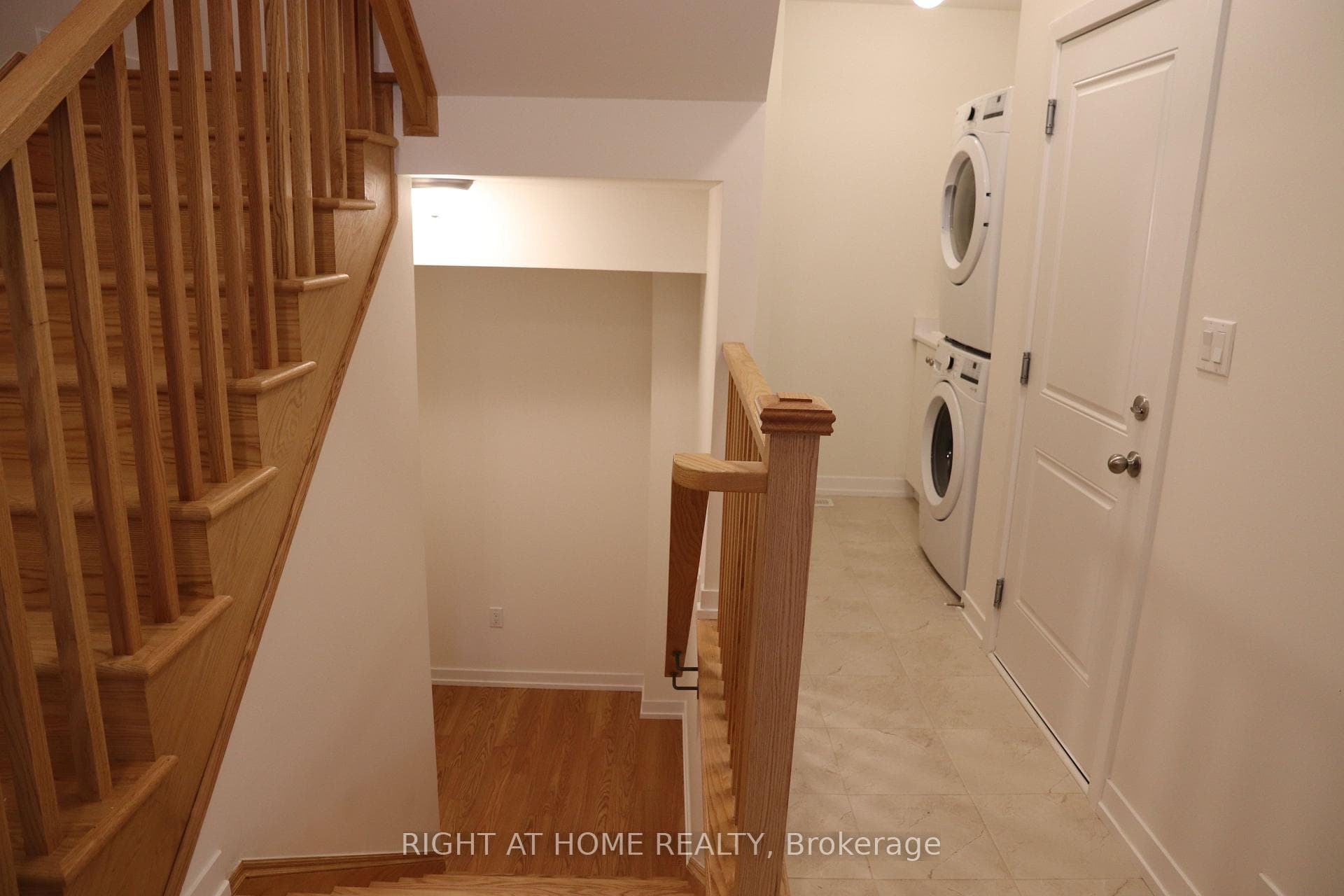 1541 Hilson Heights photo 9