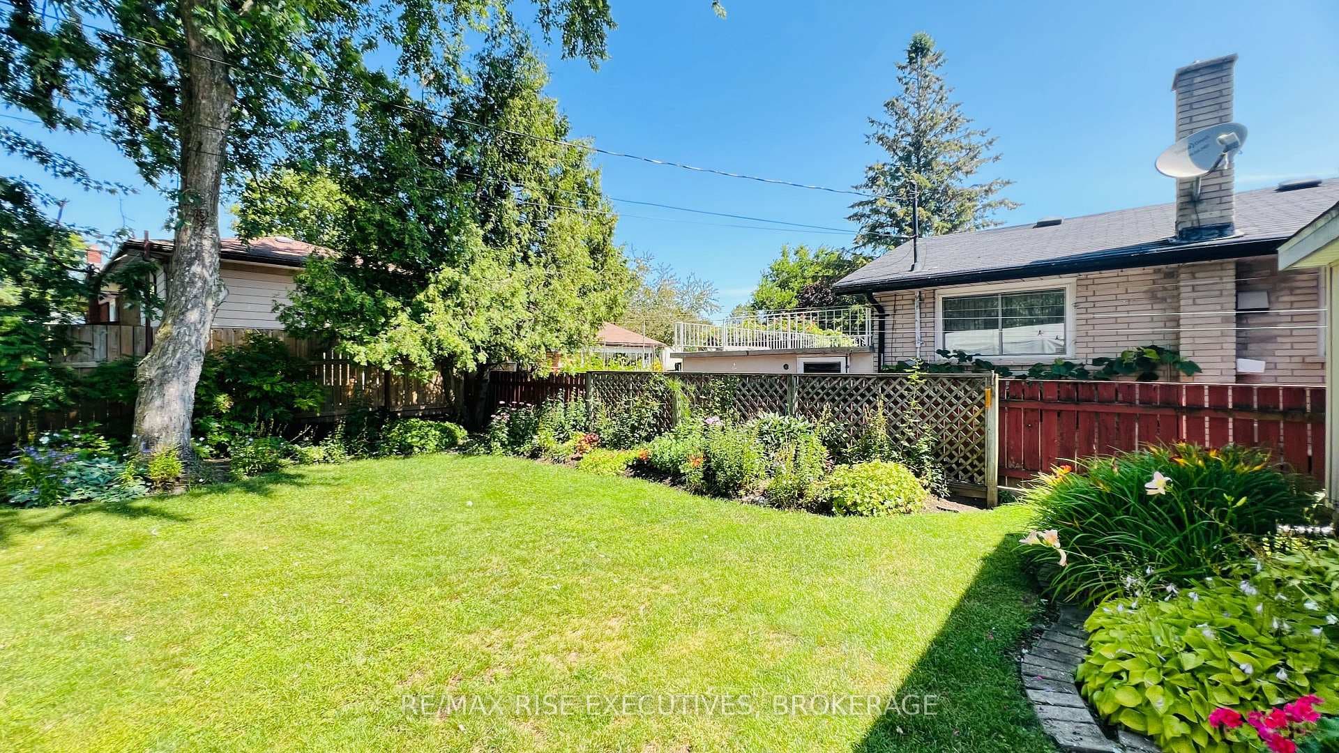 61 Conacher Drive photo 40