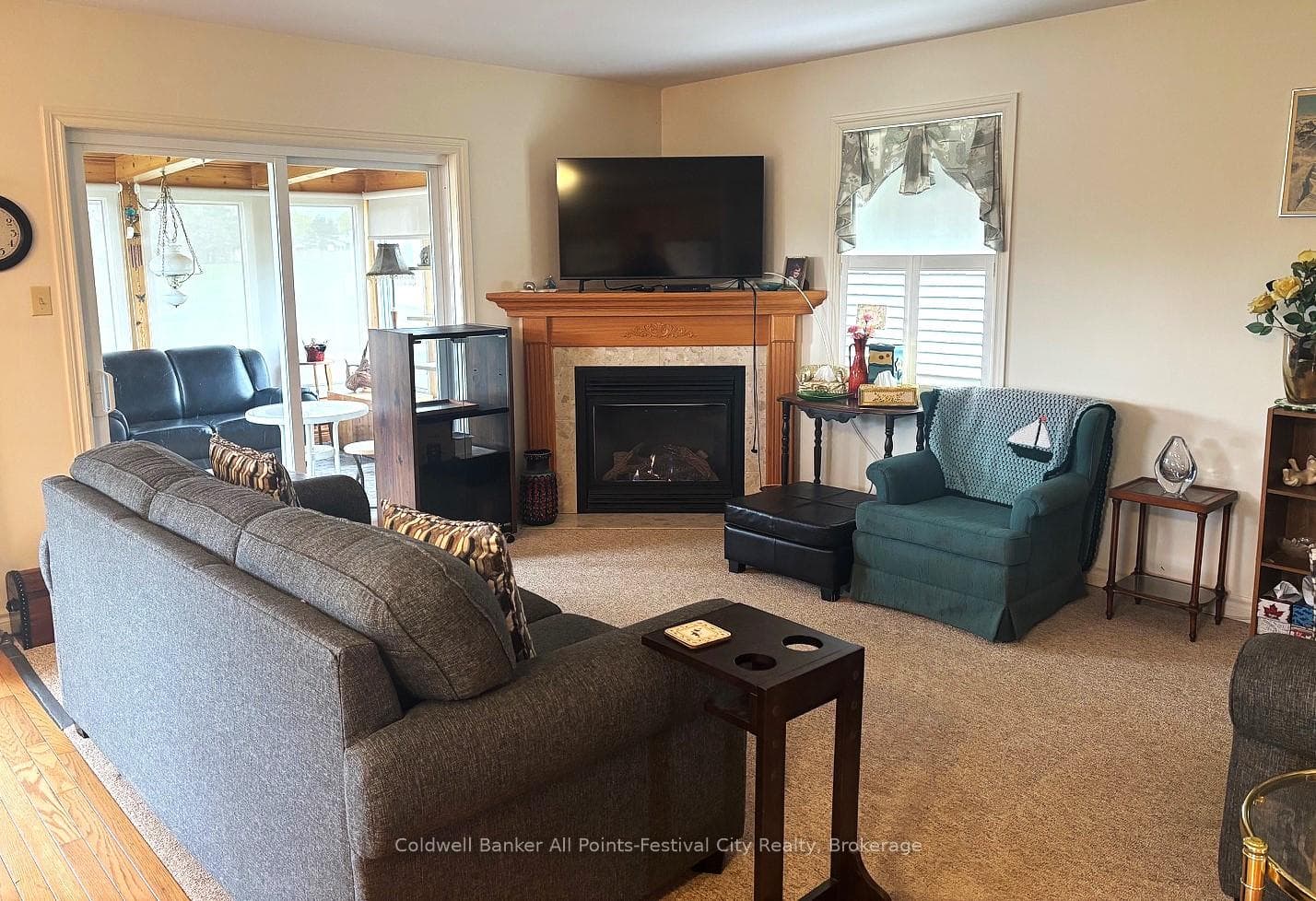 218 Bethune Crescent photo 4
