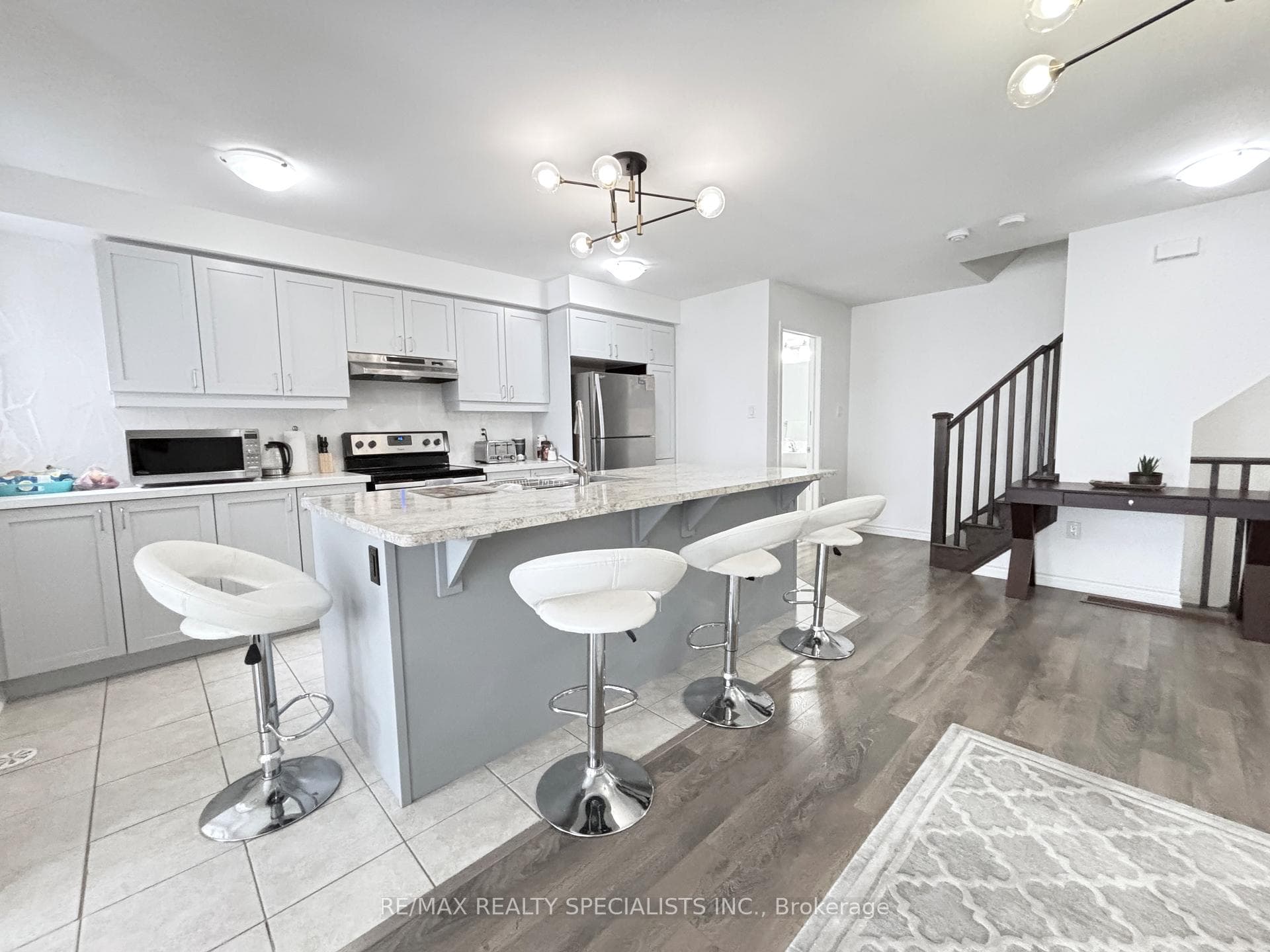 1578 Leblanc Court photo 2