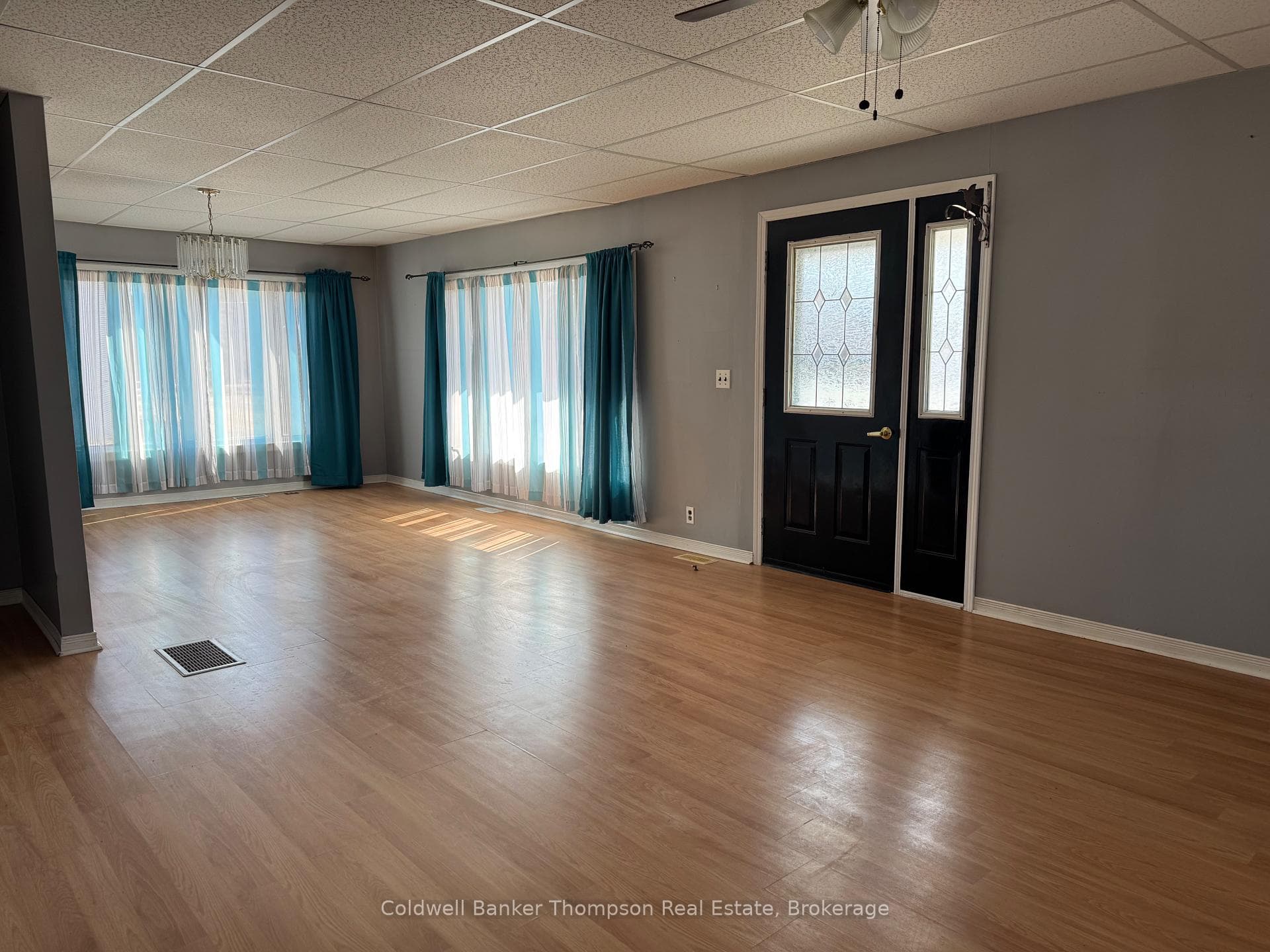 Large Living/Dining room