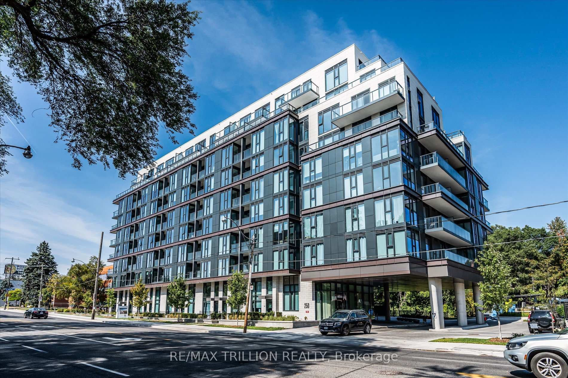 250 Lawrence Avenue Unit 801 photo 1