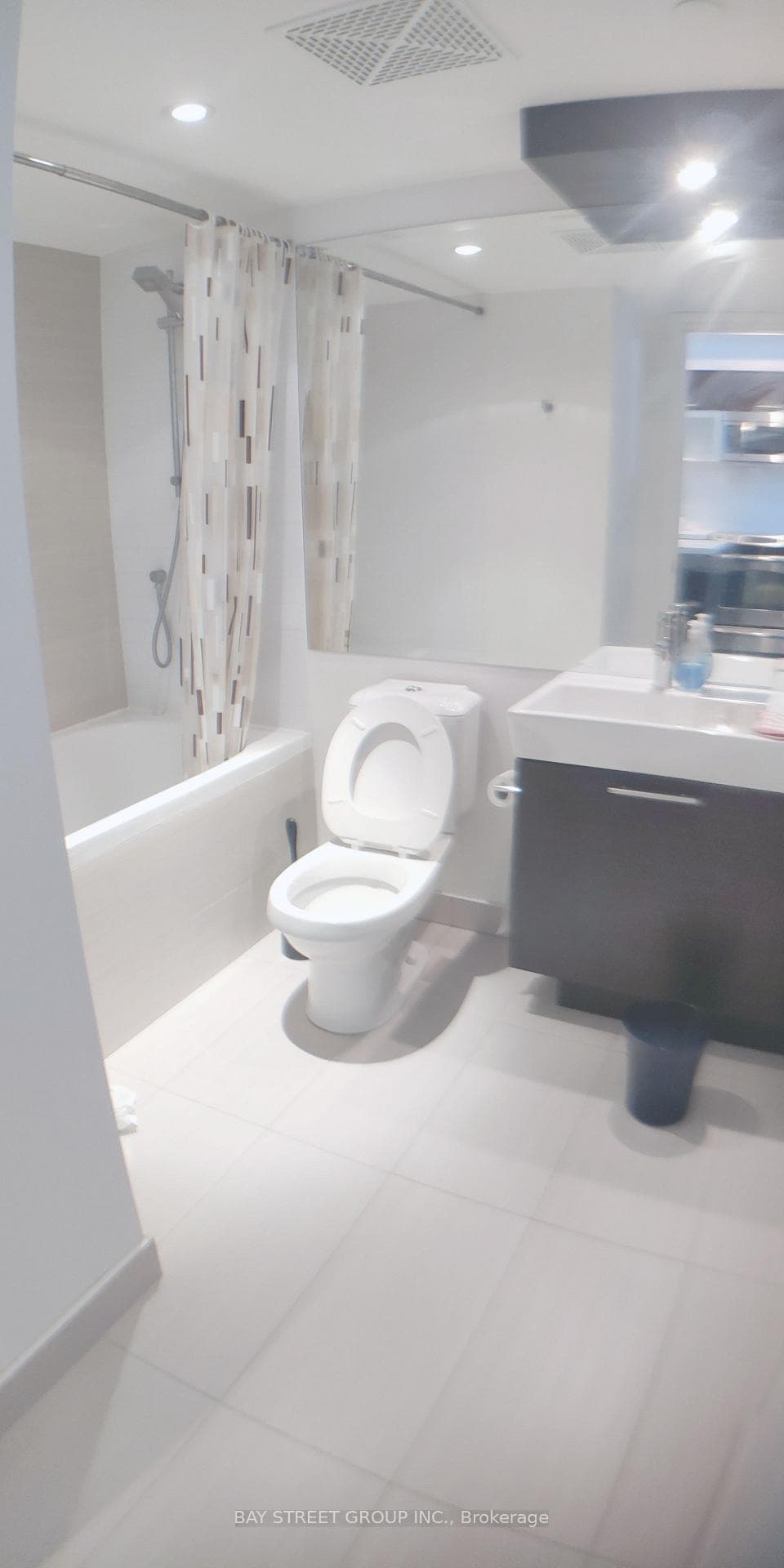 386 Yonge Street Unit 3813 photo 12