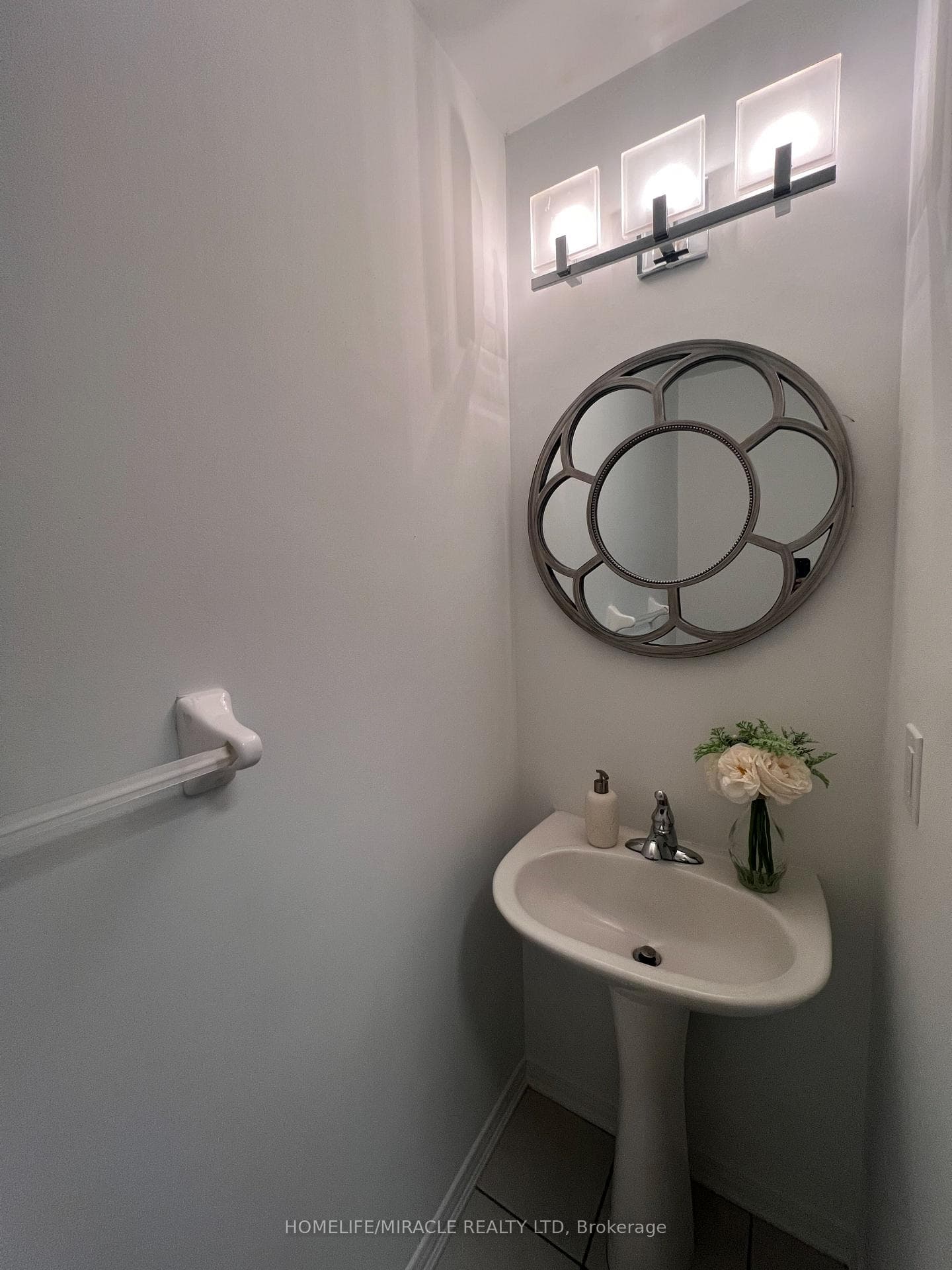 99 Oswell Drive photo 21