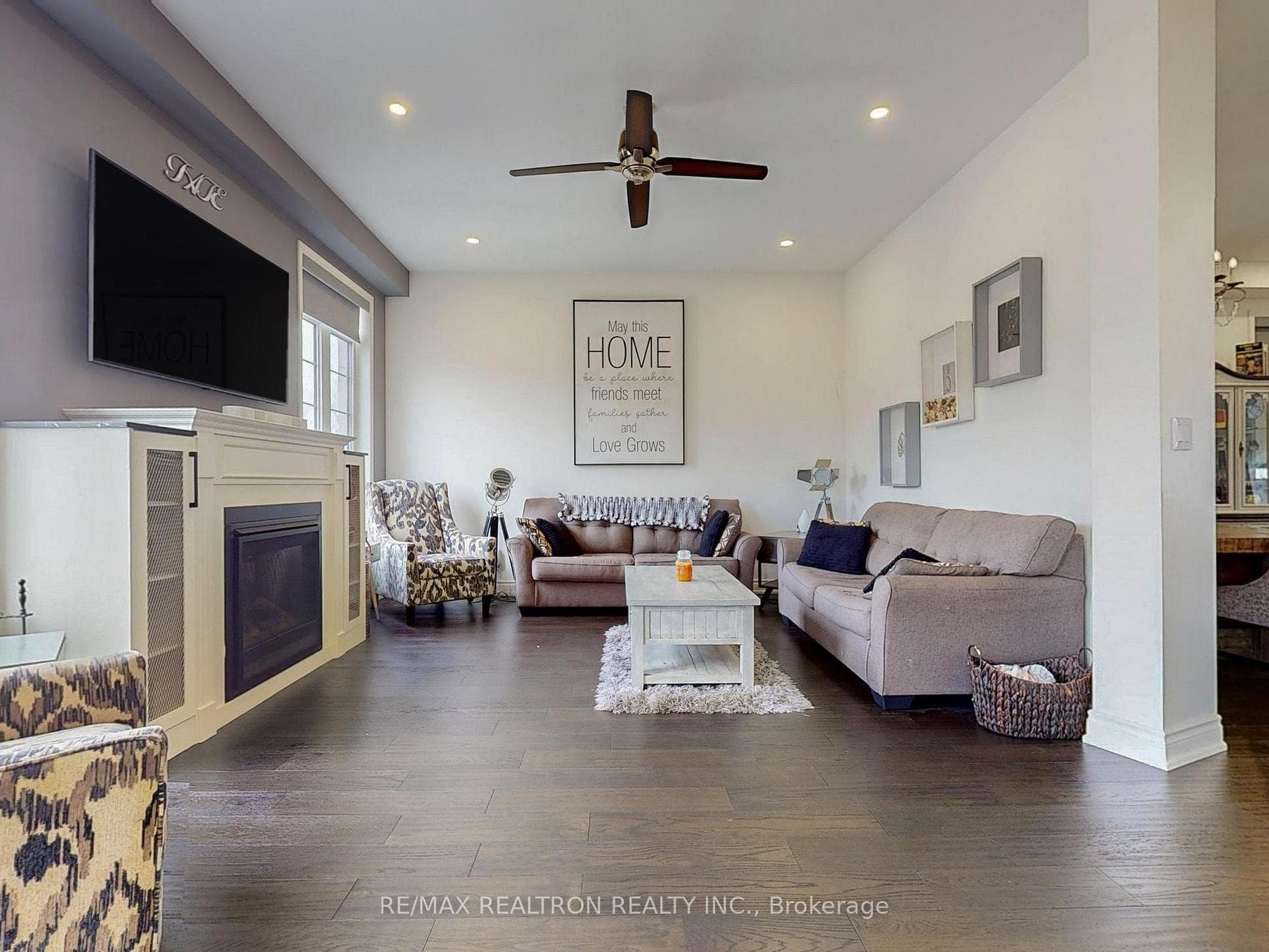 2445 Equestrian Crescent photo 10
