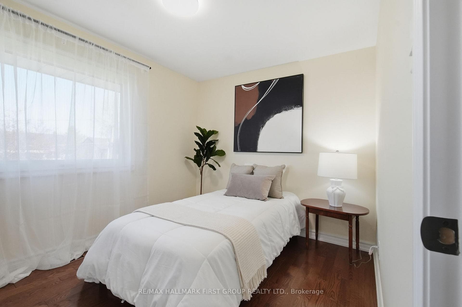 128 Clements Road photo 13