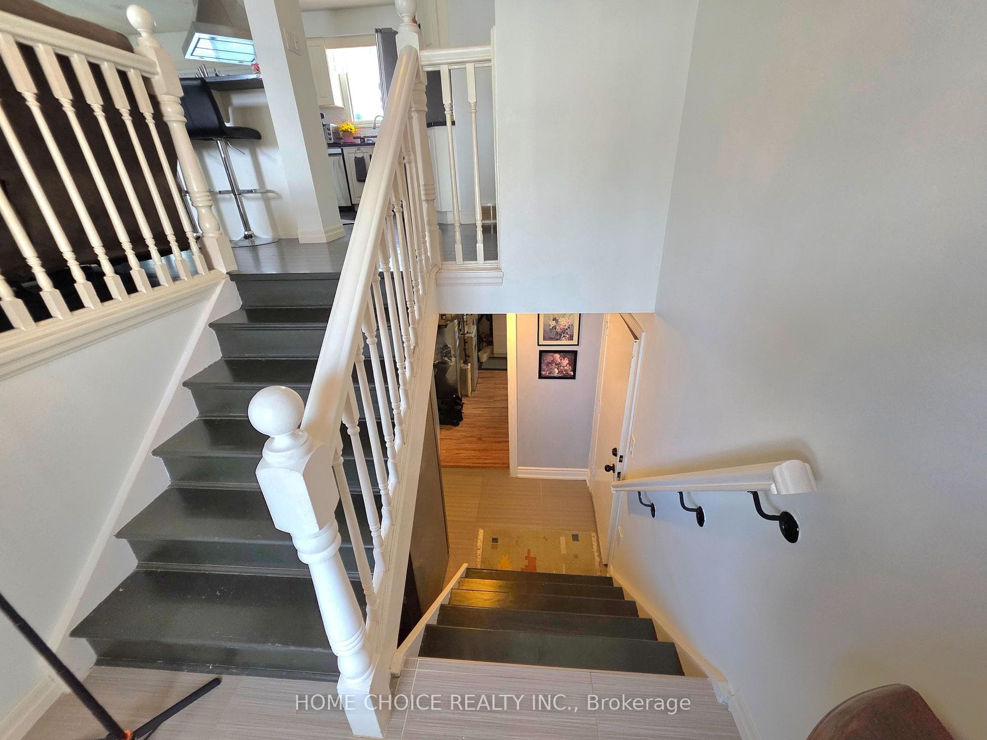 637 Pineridge Road photo 5