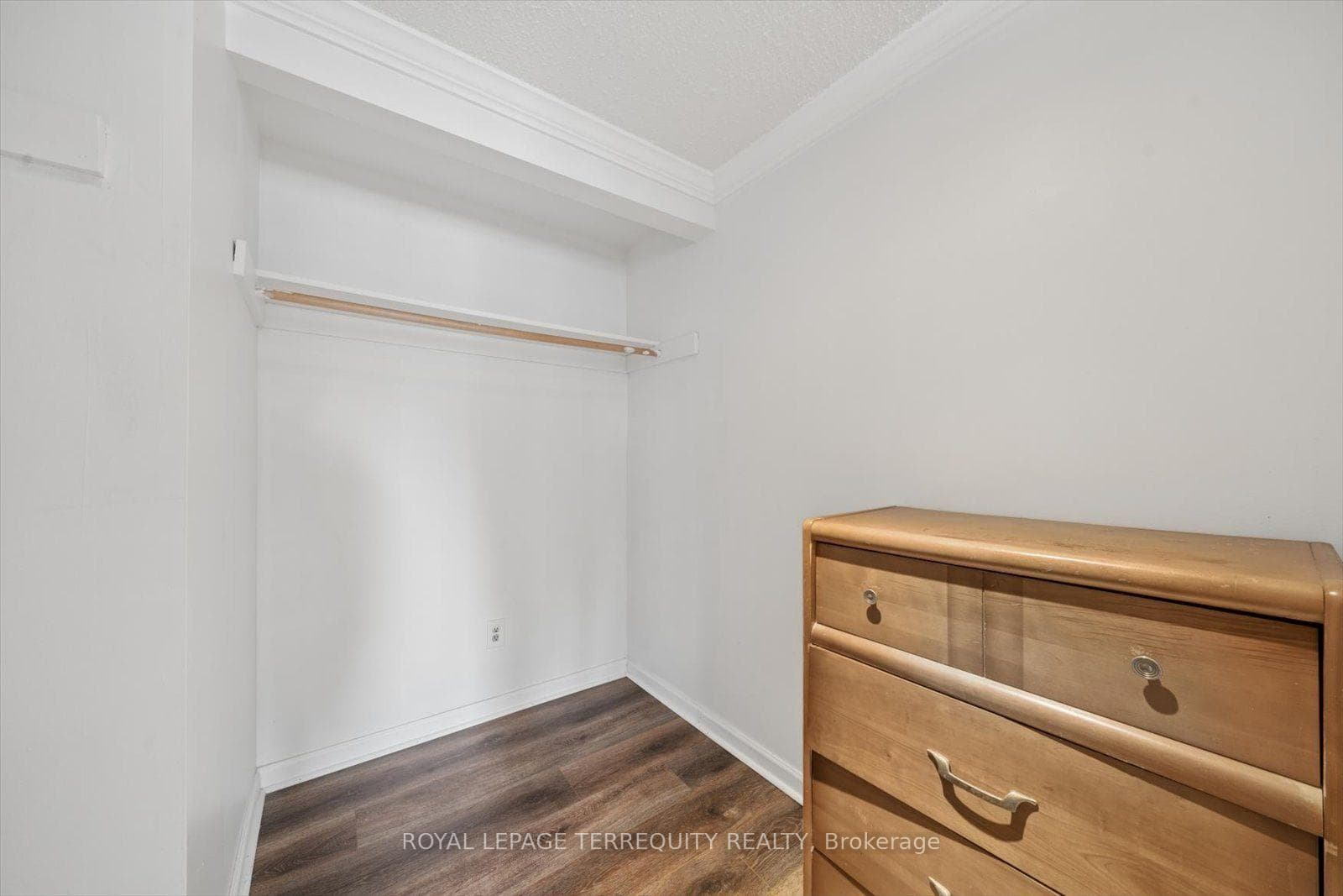 1825 Hyde Mill Crescent photo 22