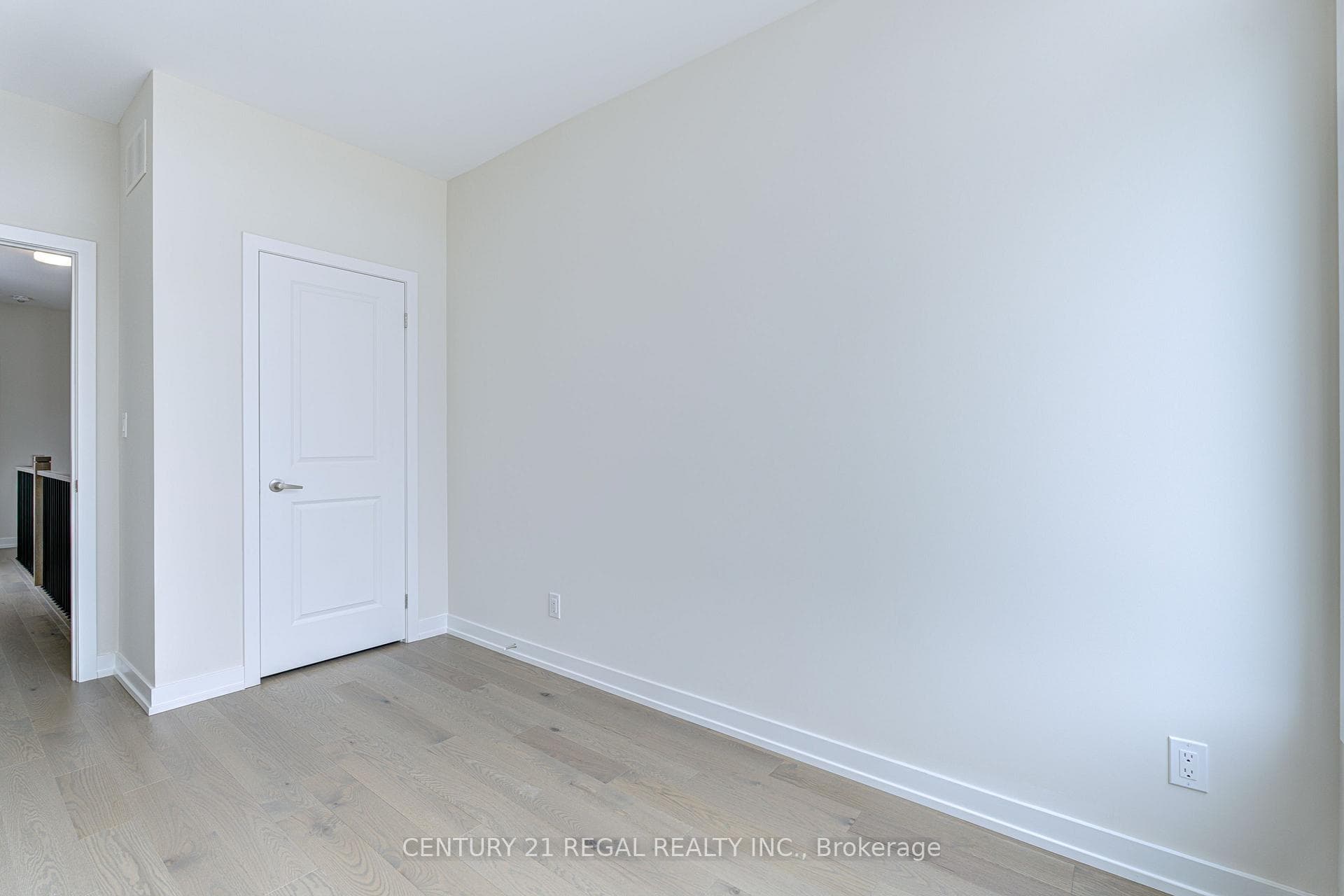 1186 Dartmouth Crescent photo 41