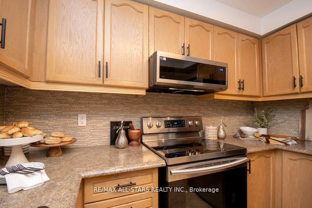 180 Sandringham Drive photo 20