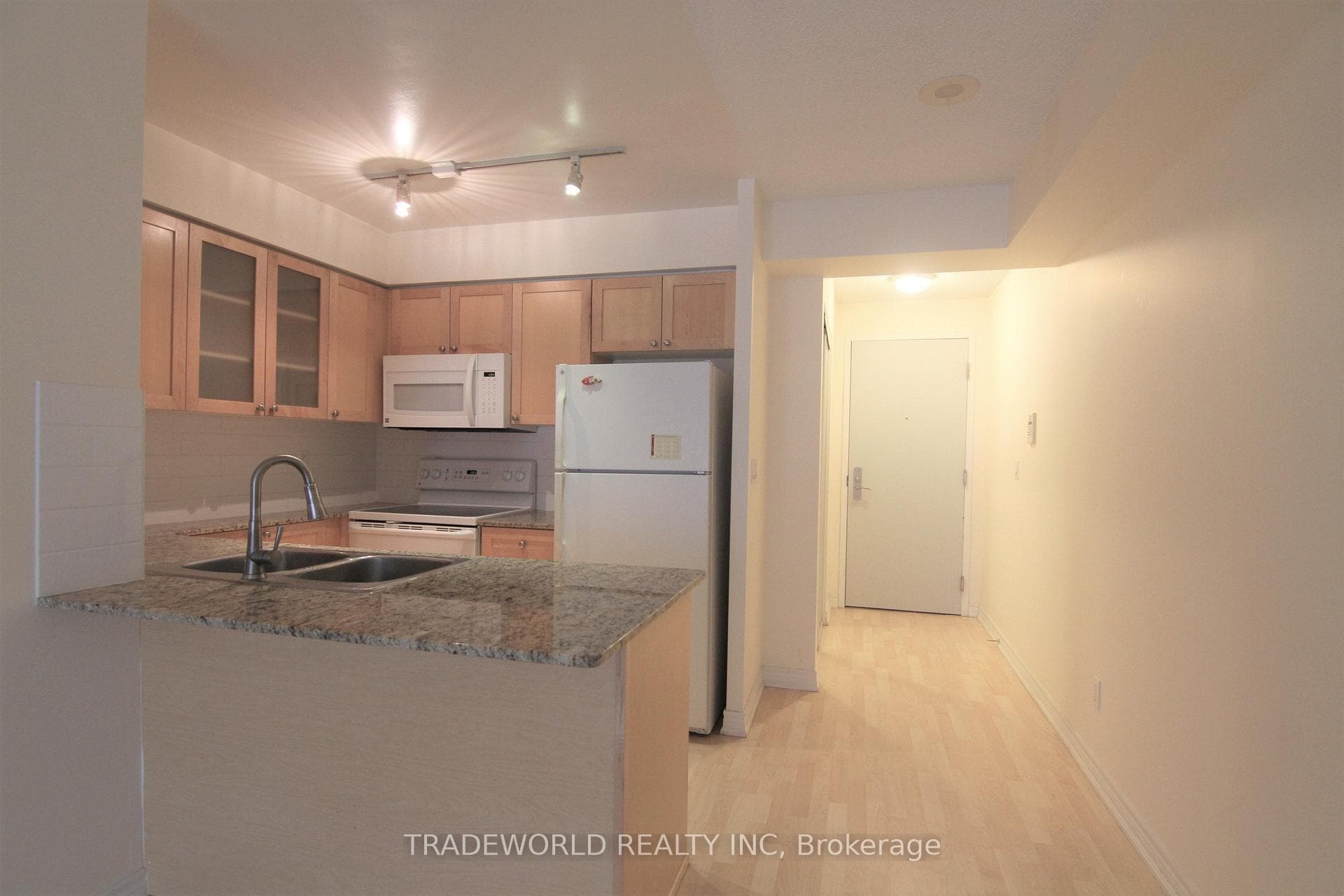 761 Bay Street Unit 908 photo 8