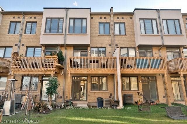 225 HUGUENOT Road photo 17