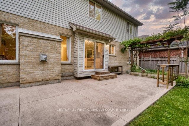 97 McTaggart Court photo 40