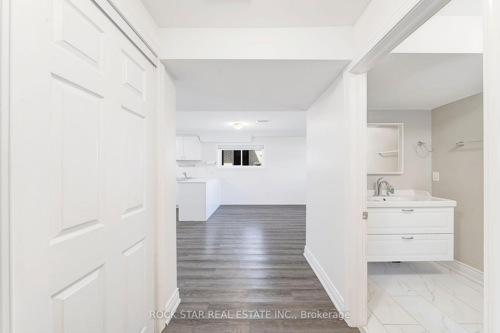 13 Meadowbrook Crescent photo 4