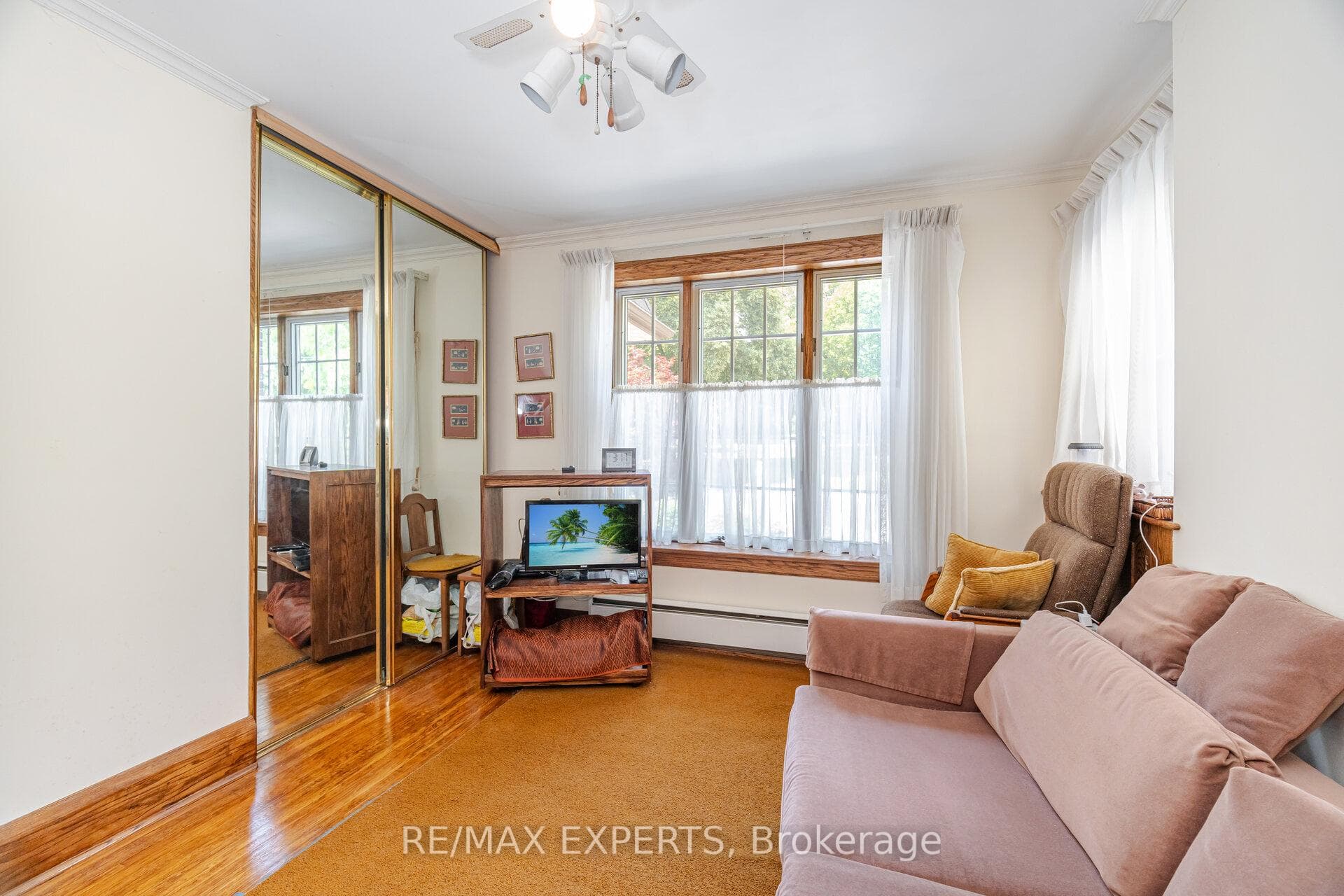 121 Belsize Drive photo 6