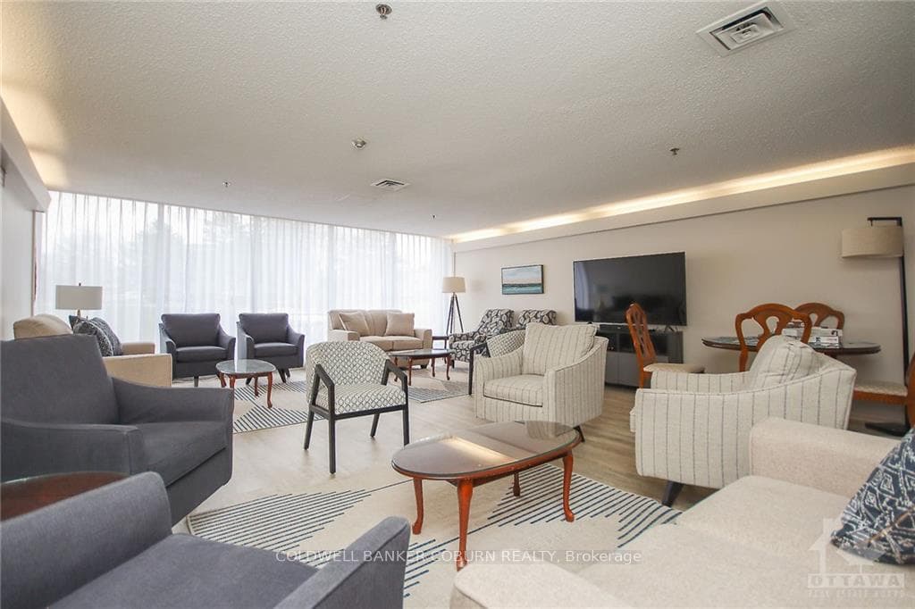 1081 AMBLESIDE Drive Unit 1112 photo 4