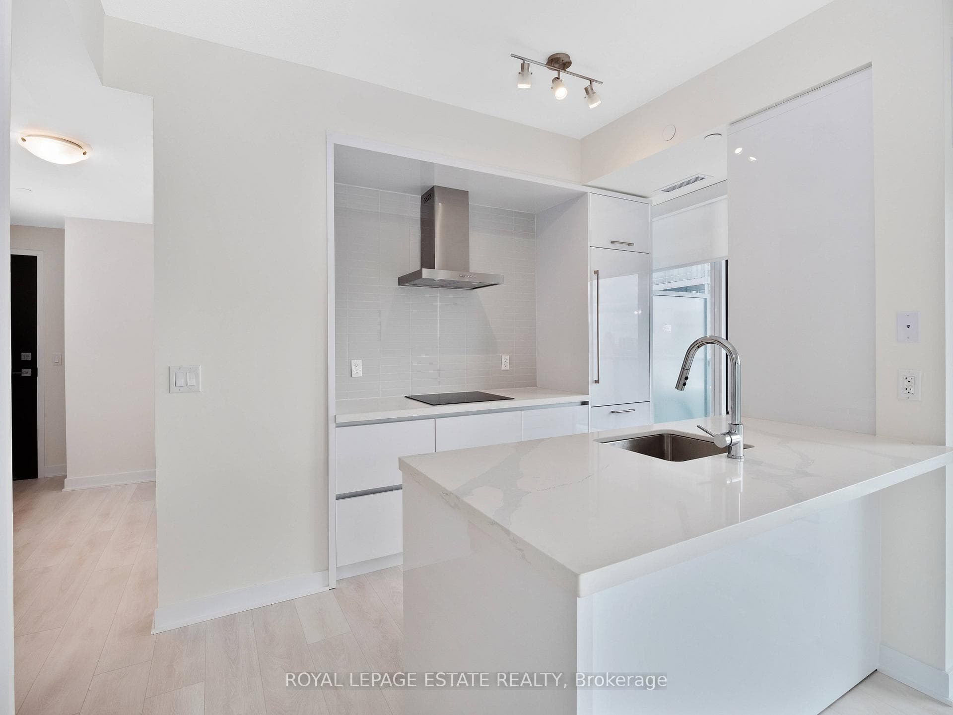 2221 Yonge Street Unit 1708 photo 8