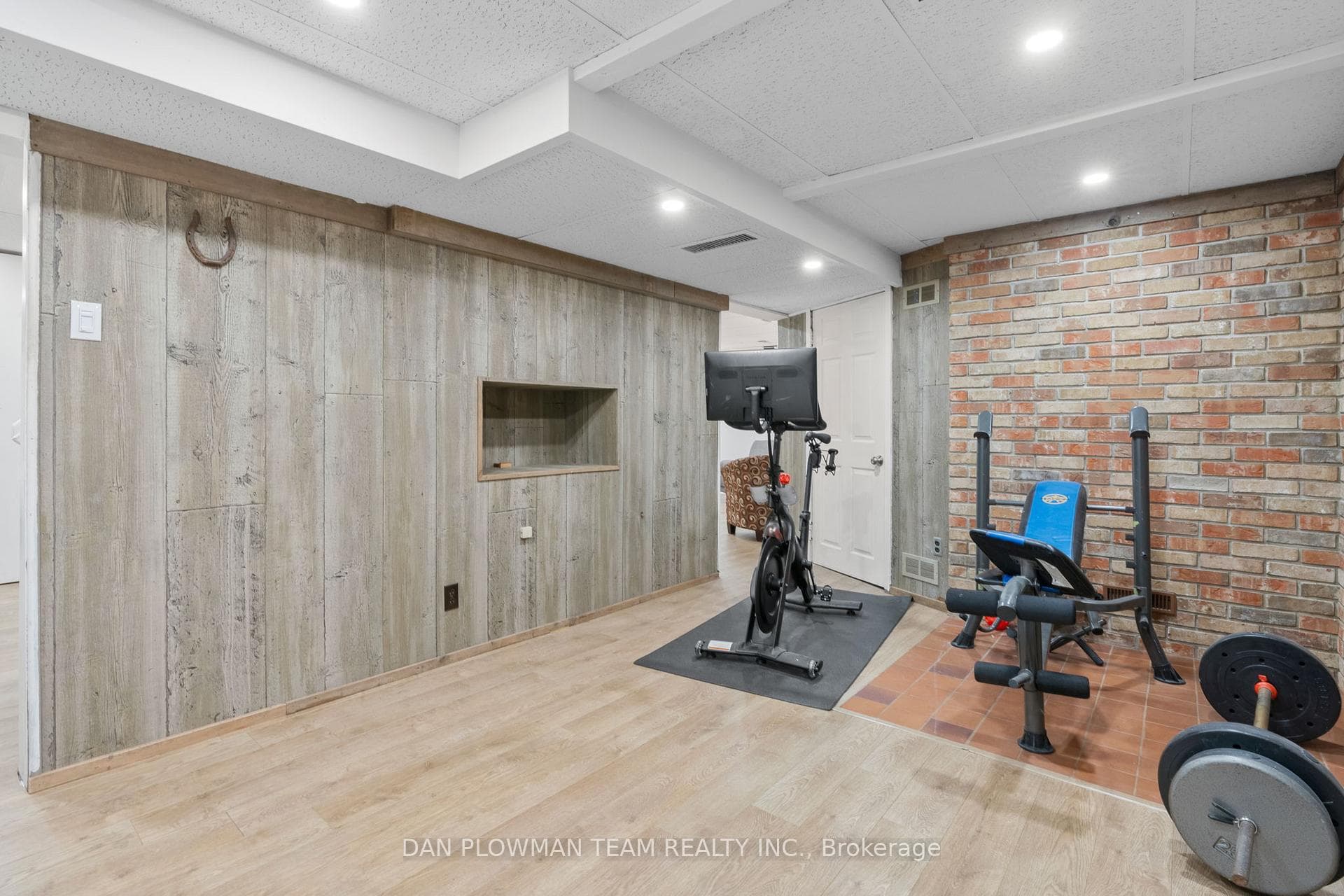 8 Longfellow Court photo 23