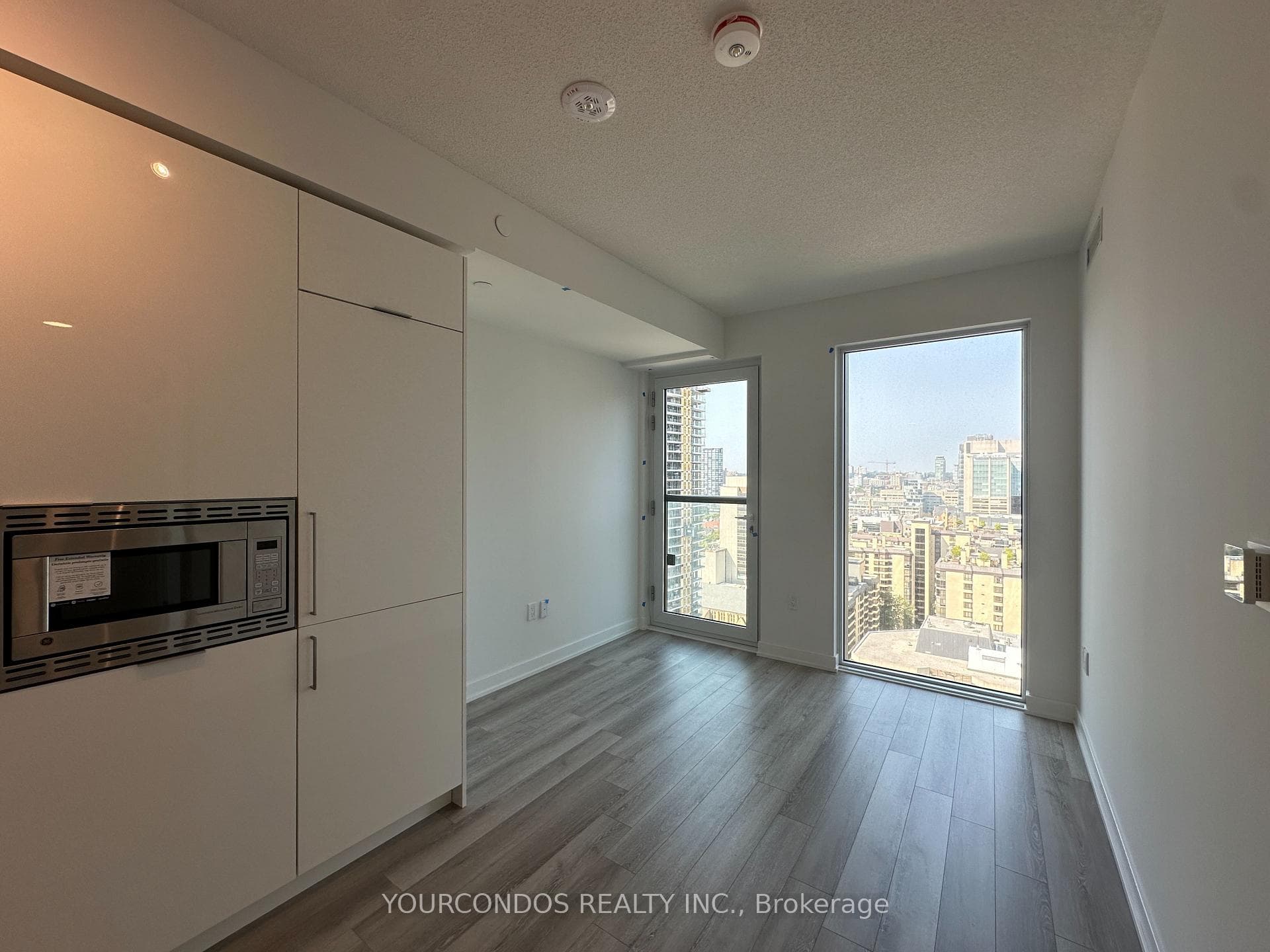 238 SIMCOE Street Unit 2202 photo 6