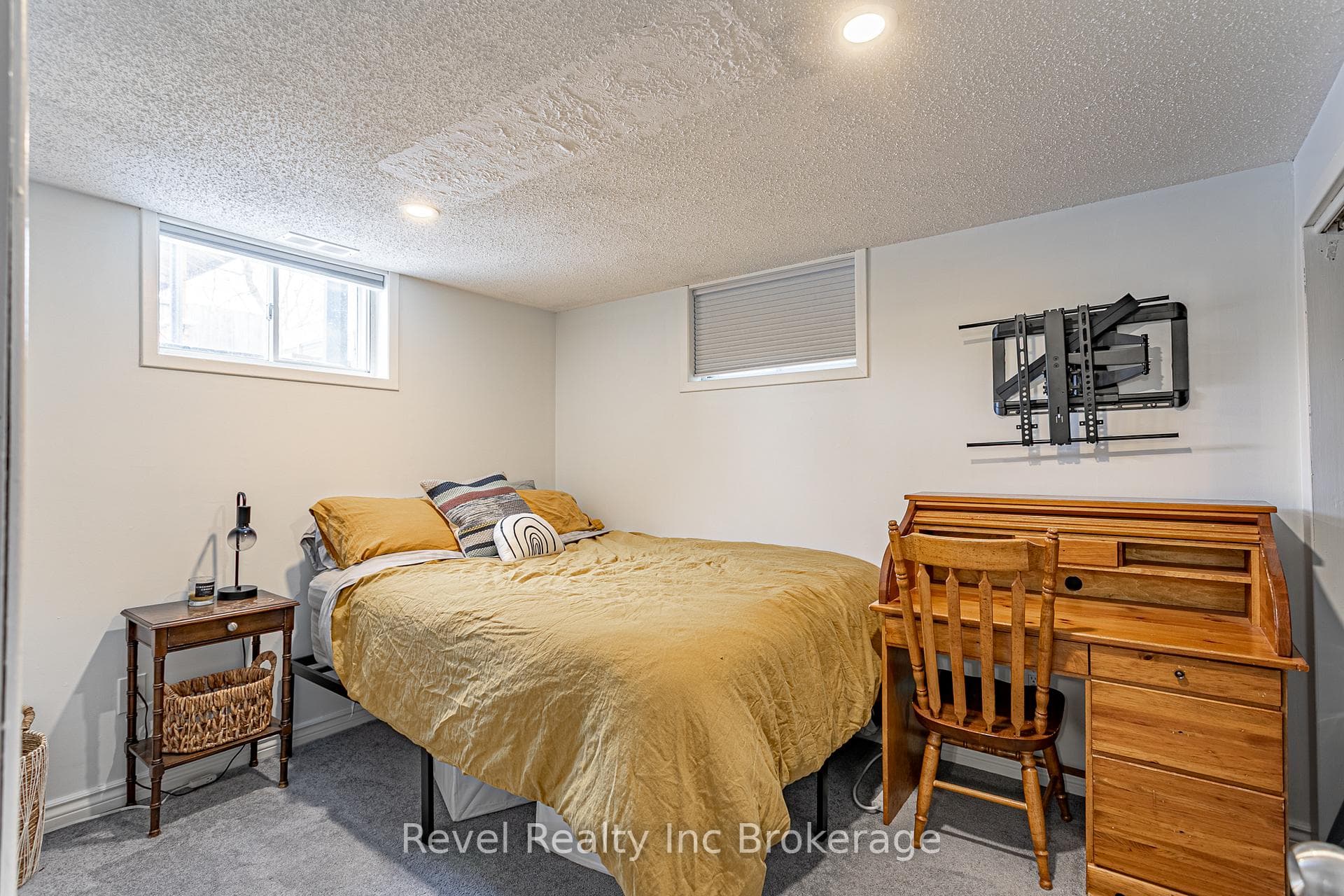 229 Burlington Street photo 30