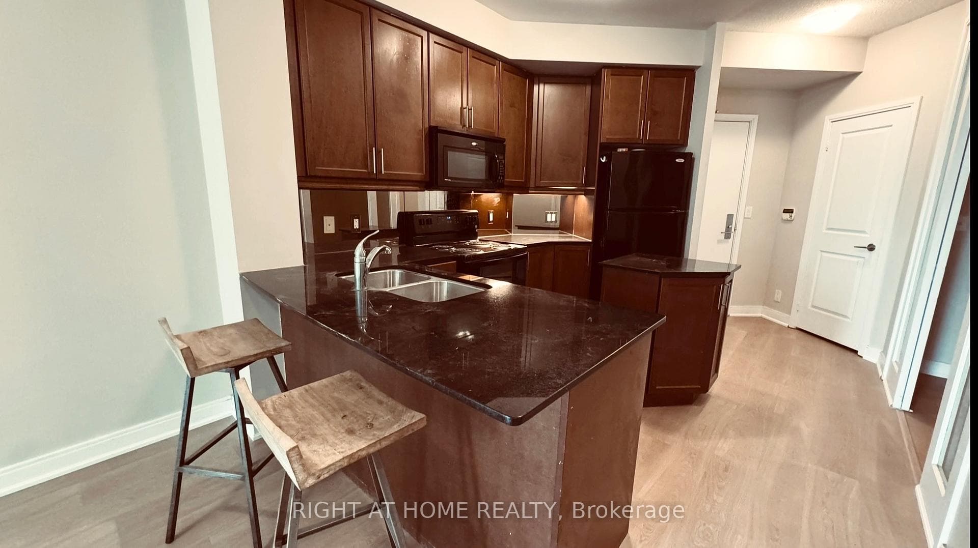 90 Absolute Avenue Unit 1007 photo 2