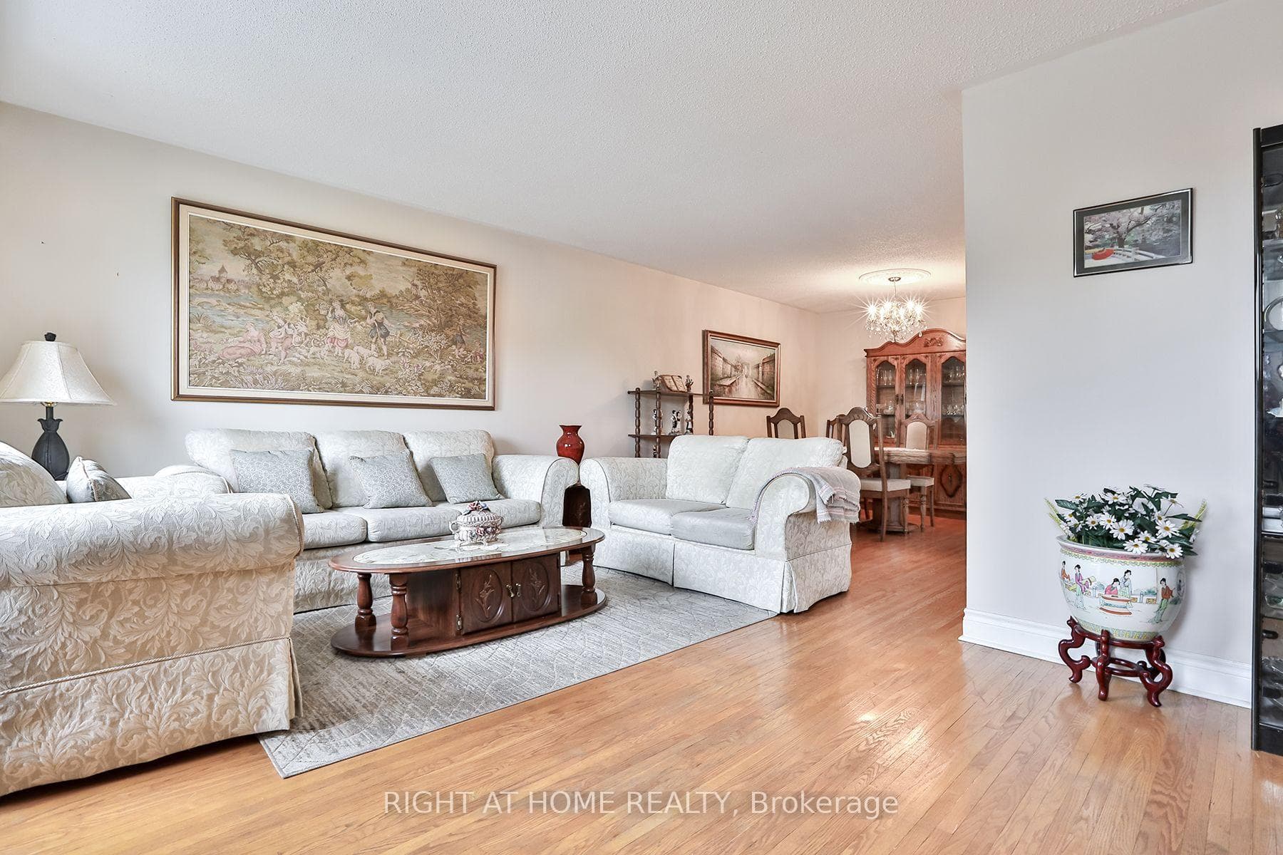 15 Tinton Crescent photo 5