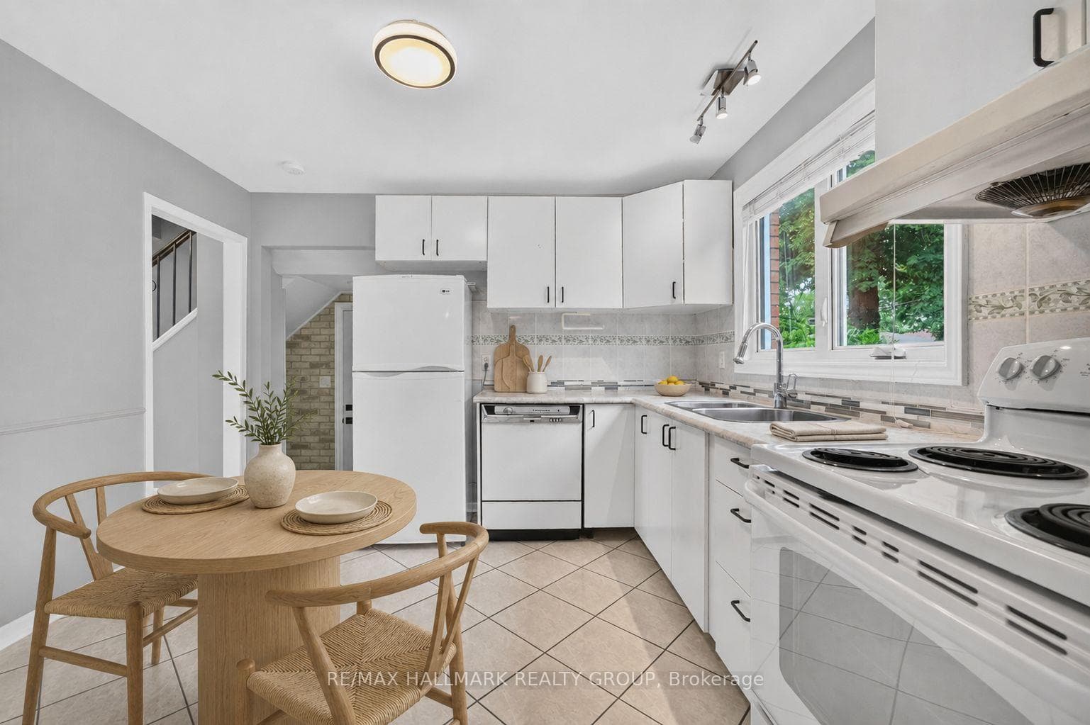 323 Poulin Avenue photo 18