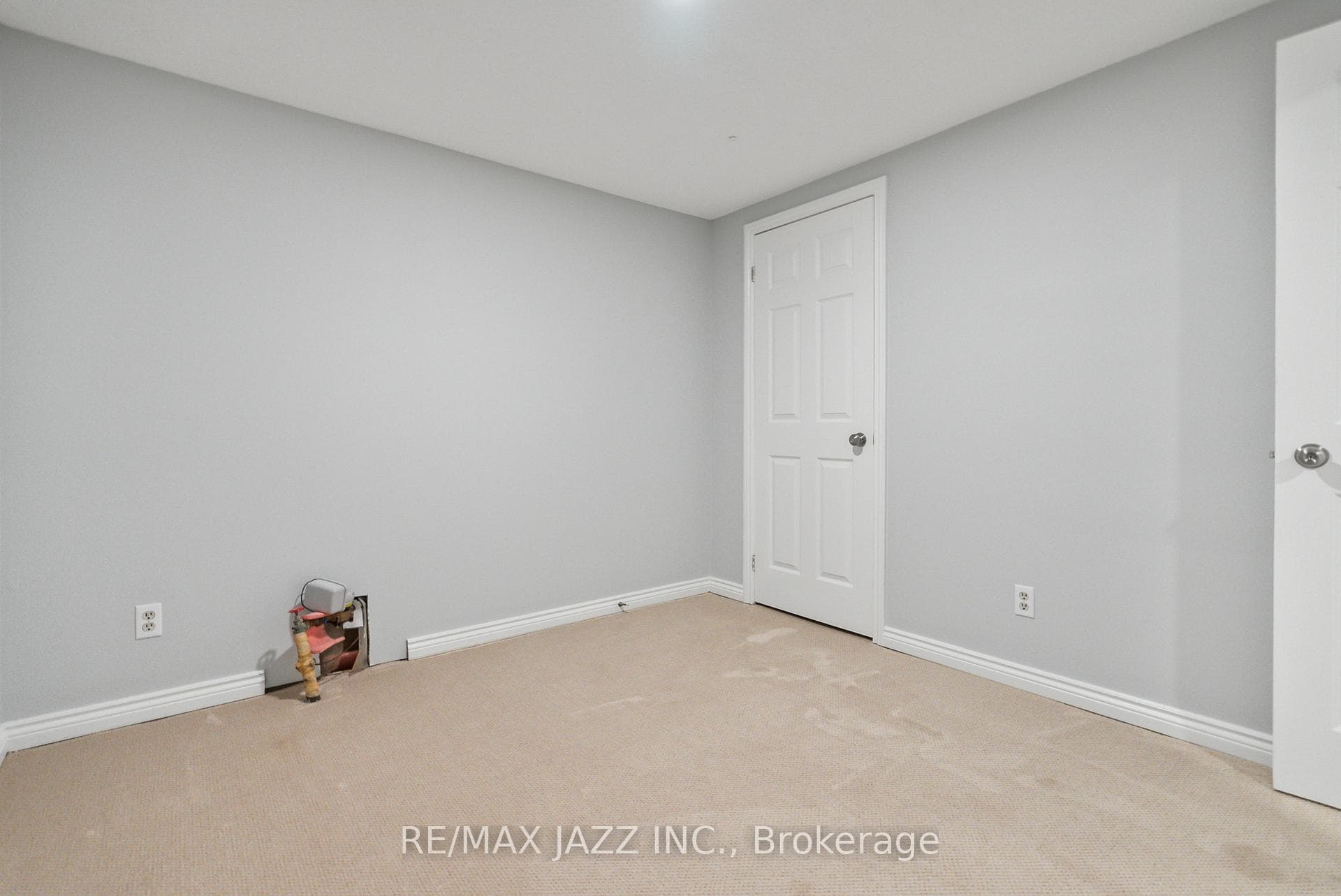 717 Downview Crescent photo 33