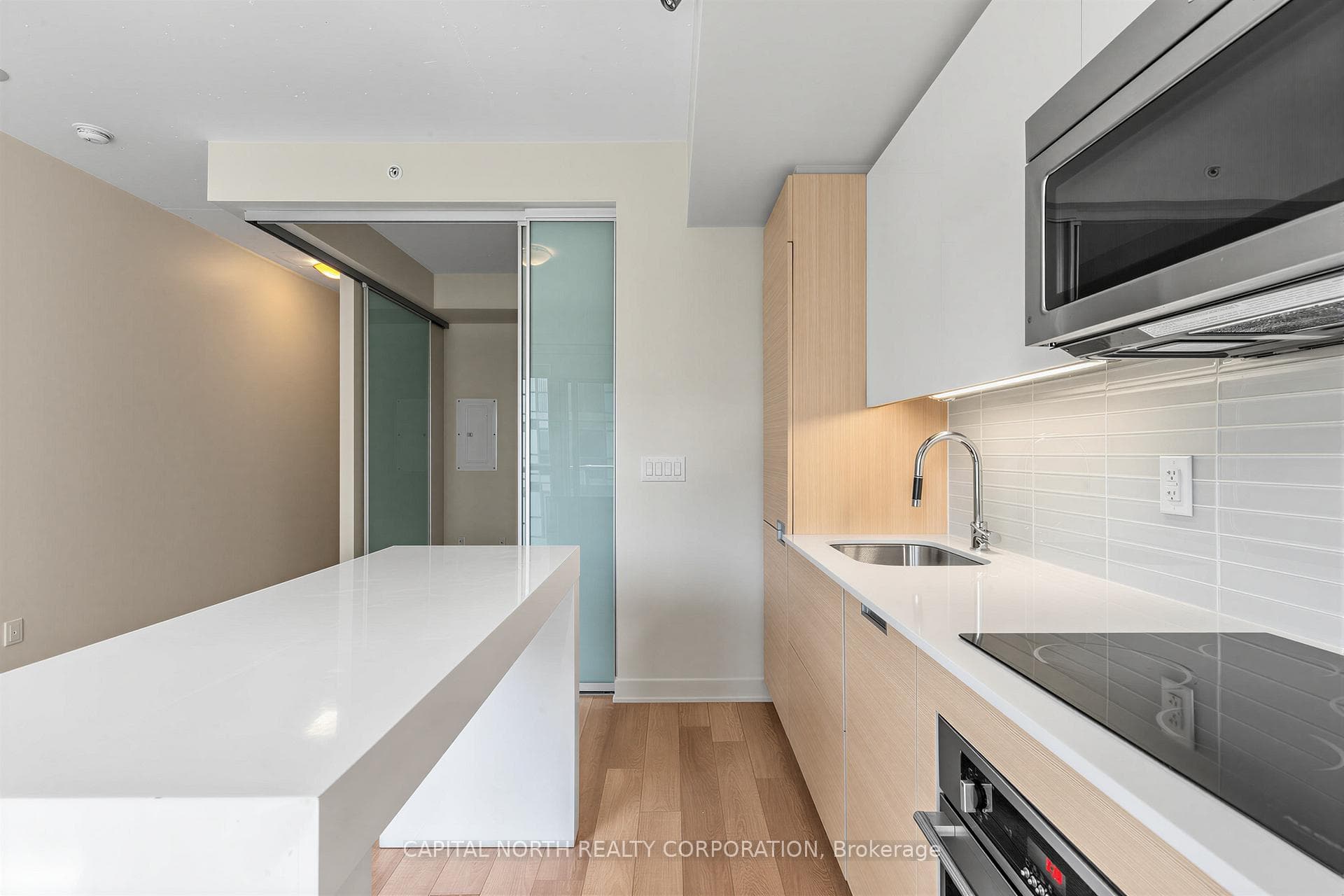 210 Simcoe Street Unit 1502 photo 8