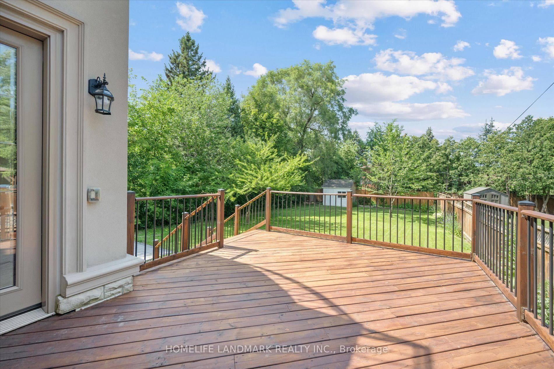 92 Caines Avenue photo 42