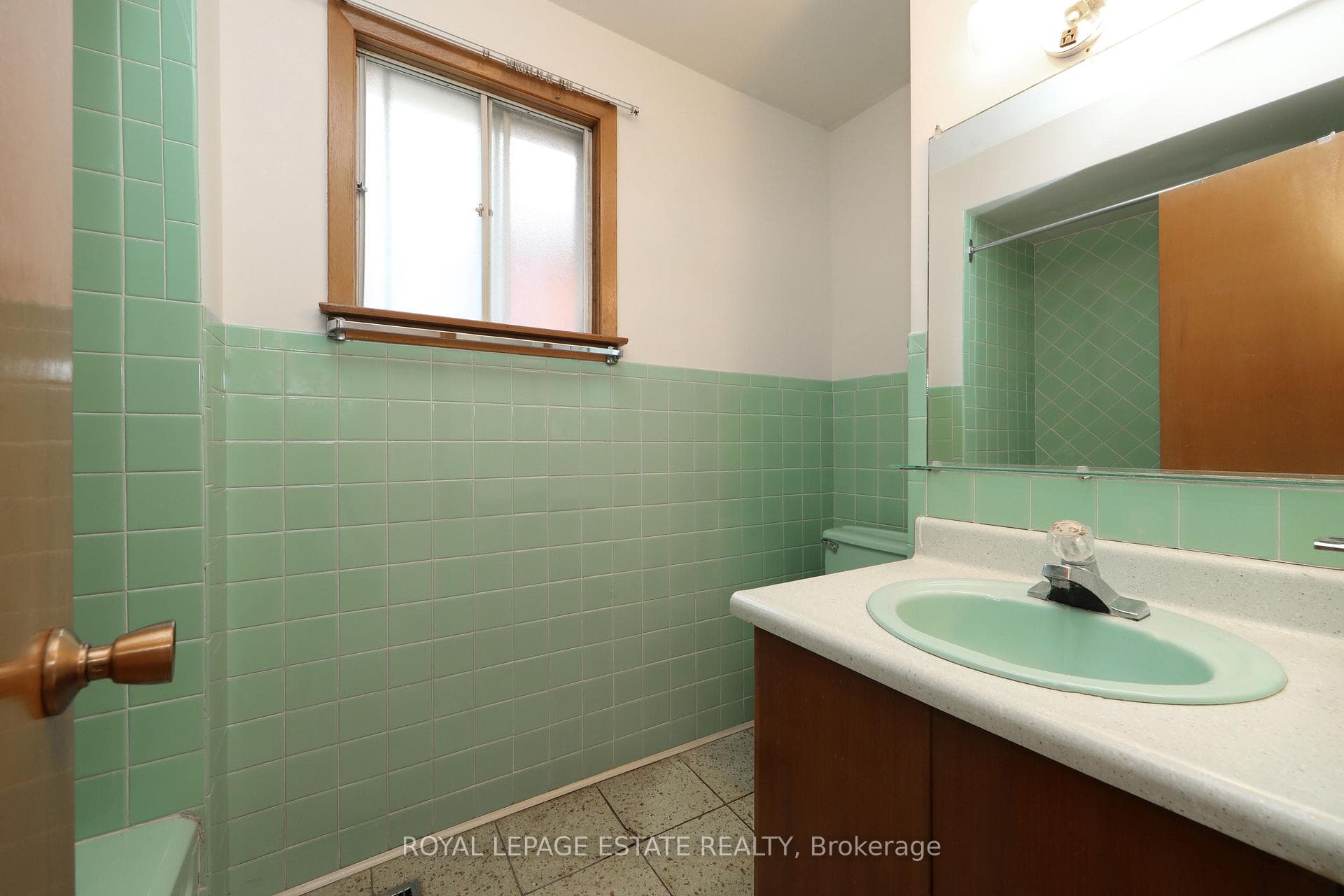 223 Rosemount Avenue photo 16