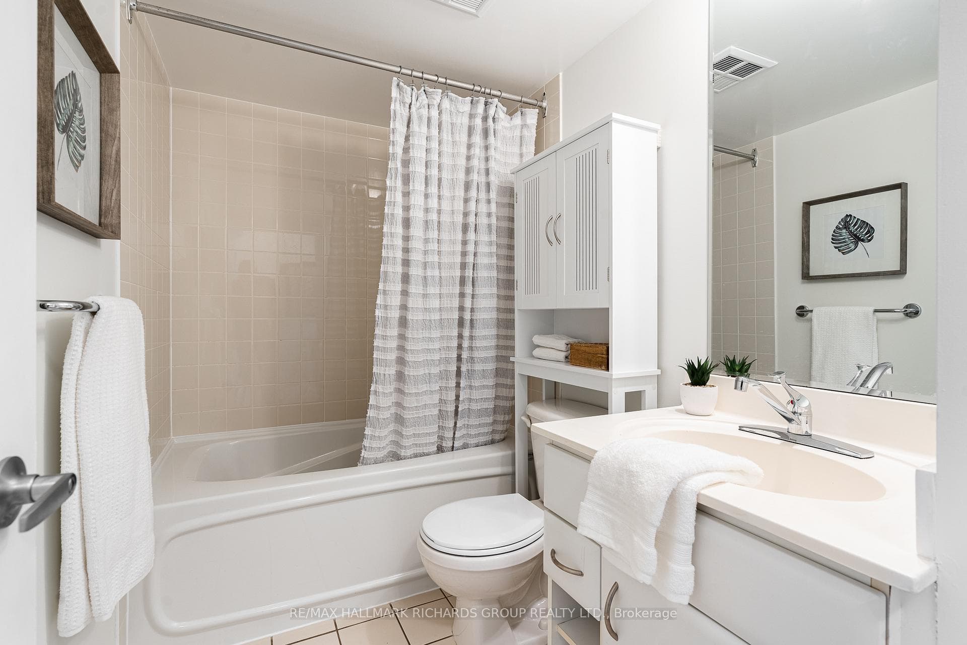 38 Lee Centre Drive Unit 811 photo 10