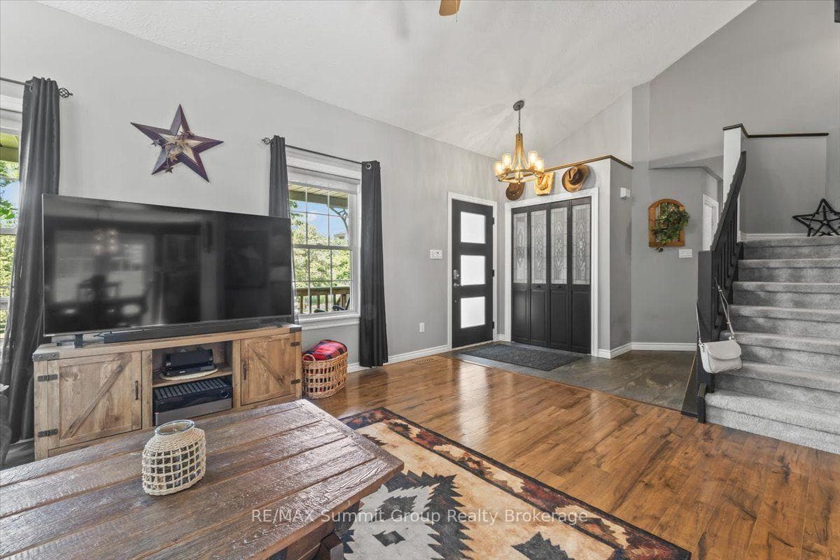 556017 Mulmur-Melancthon Townline photo 5