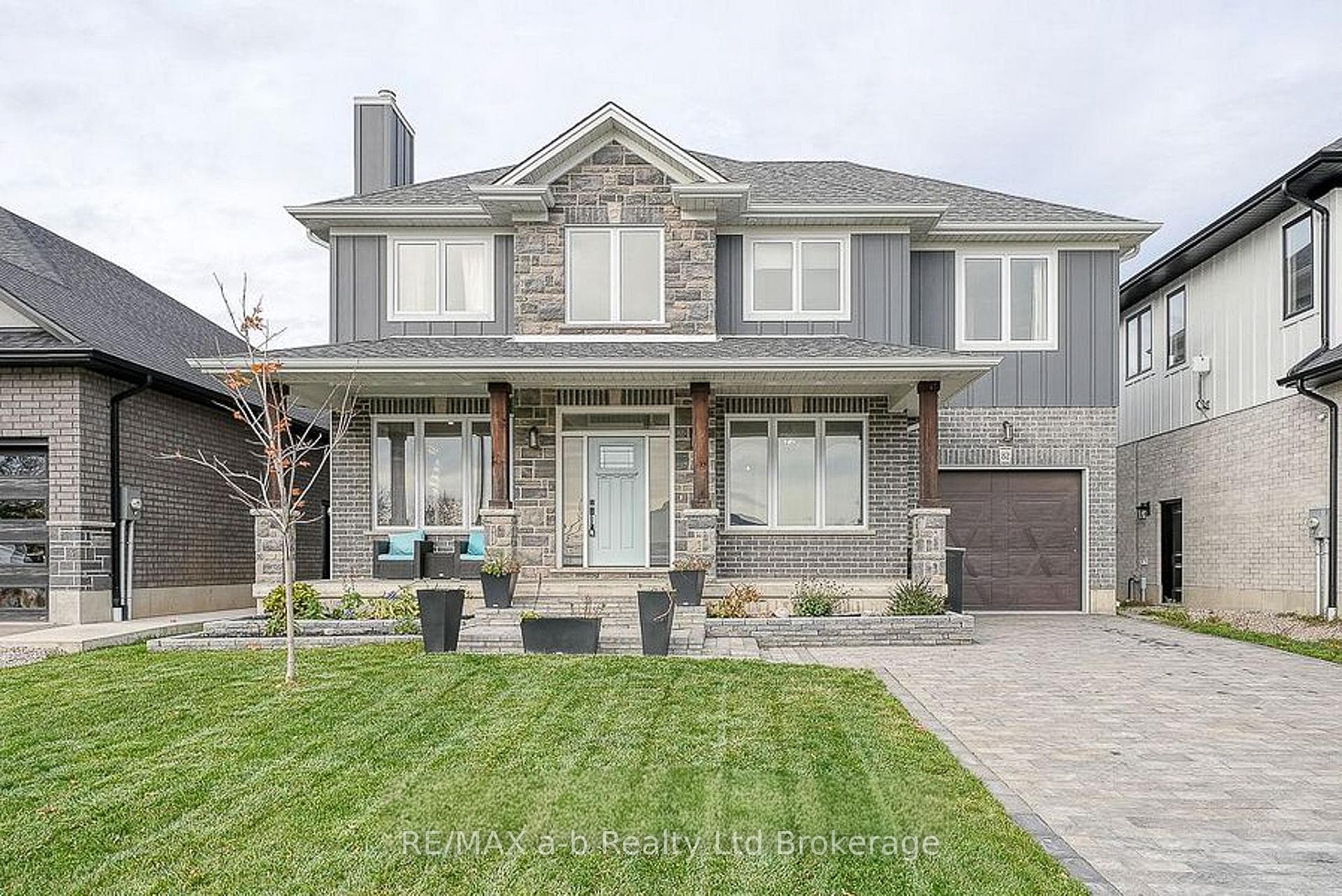 82 SUNVIEW Drive photo 1