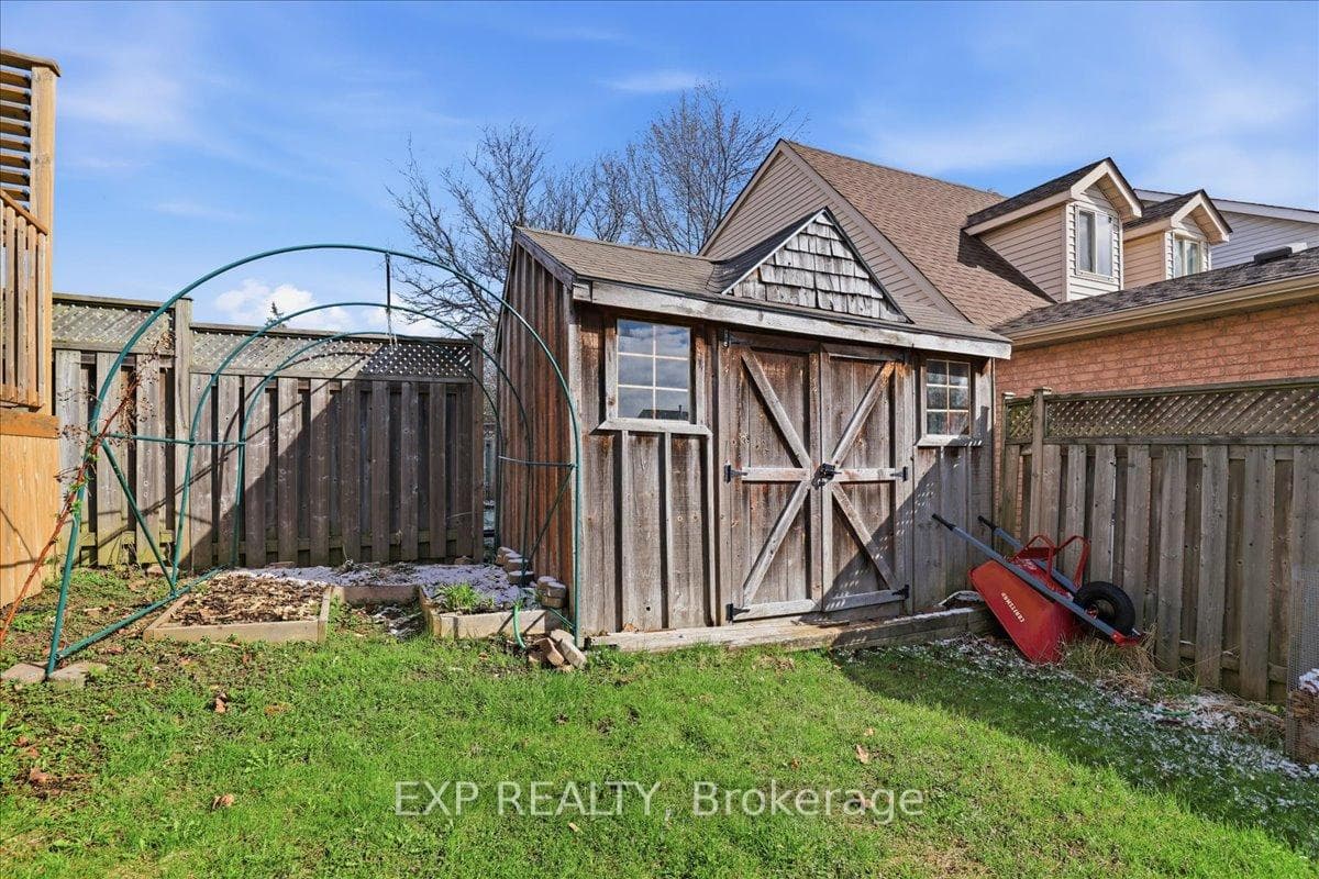 530B Rosemeadow Crescent photo 38