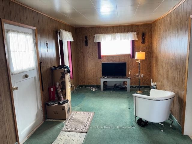 975 McIntyre Street photo 13