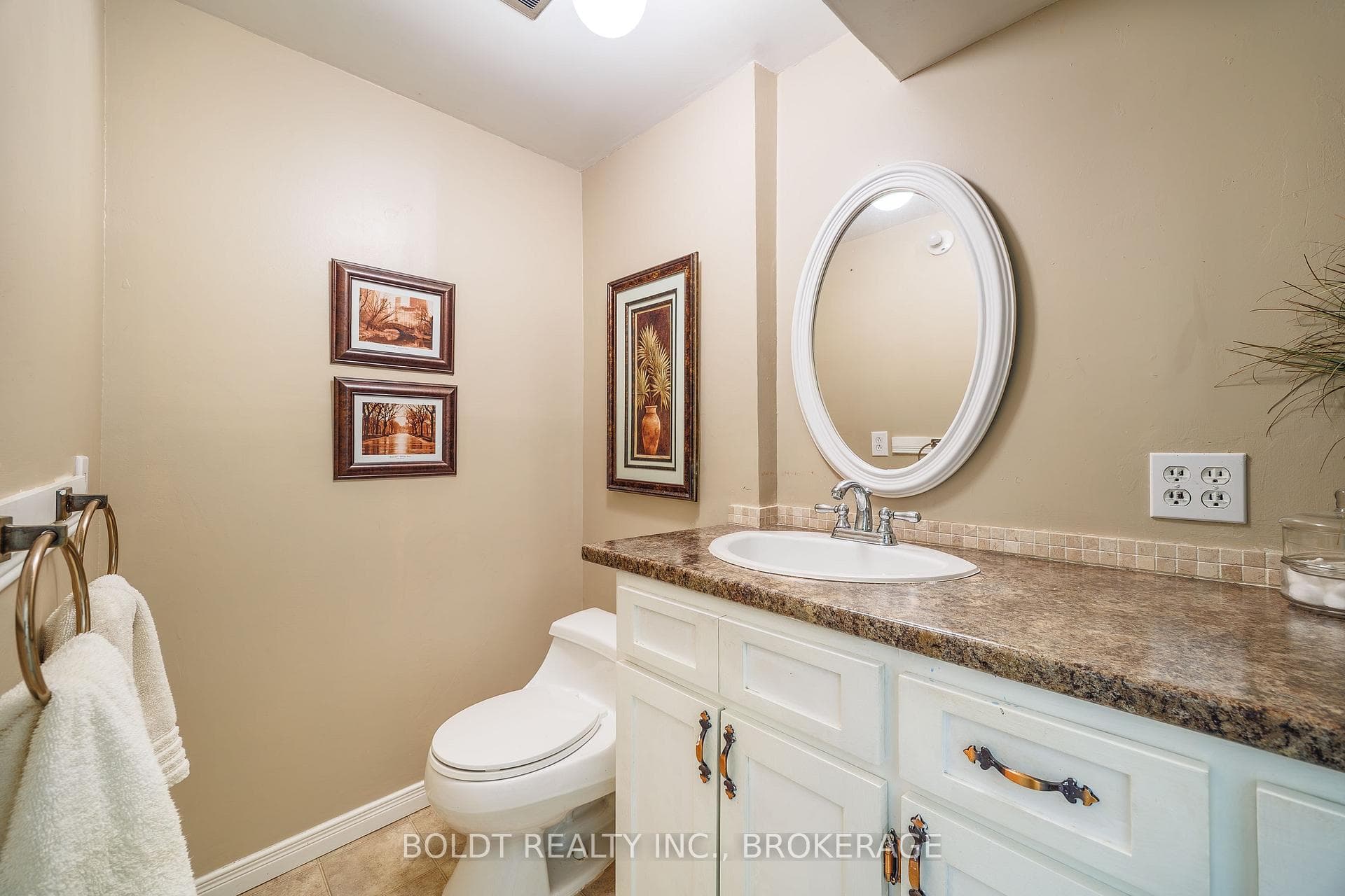 77 Elma Street photo 21