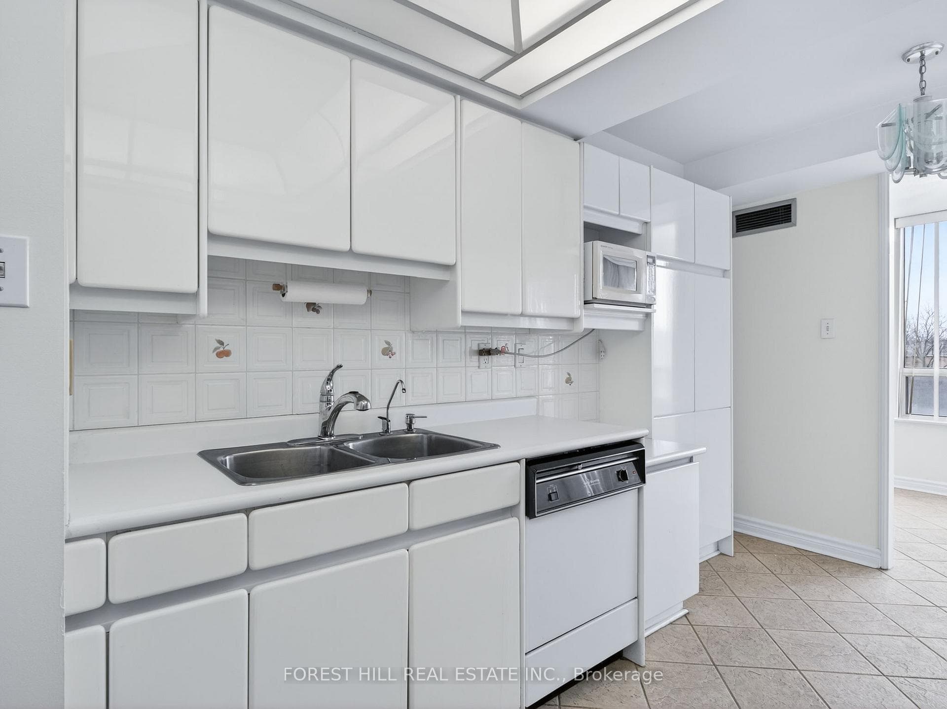 343 Clark Avenue Unit 203 photo 8