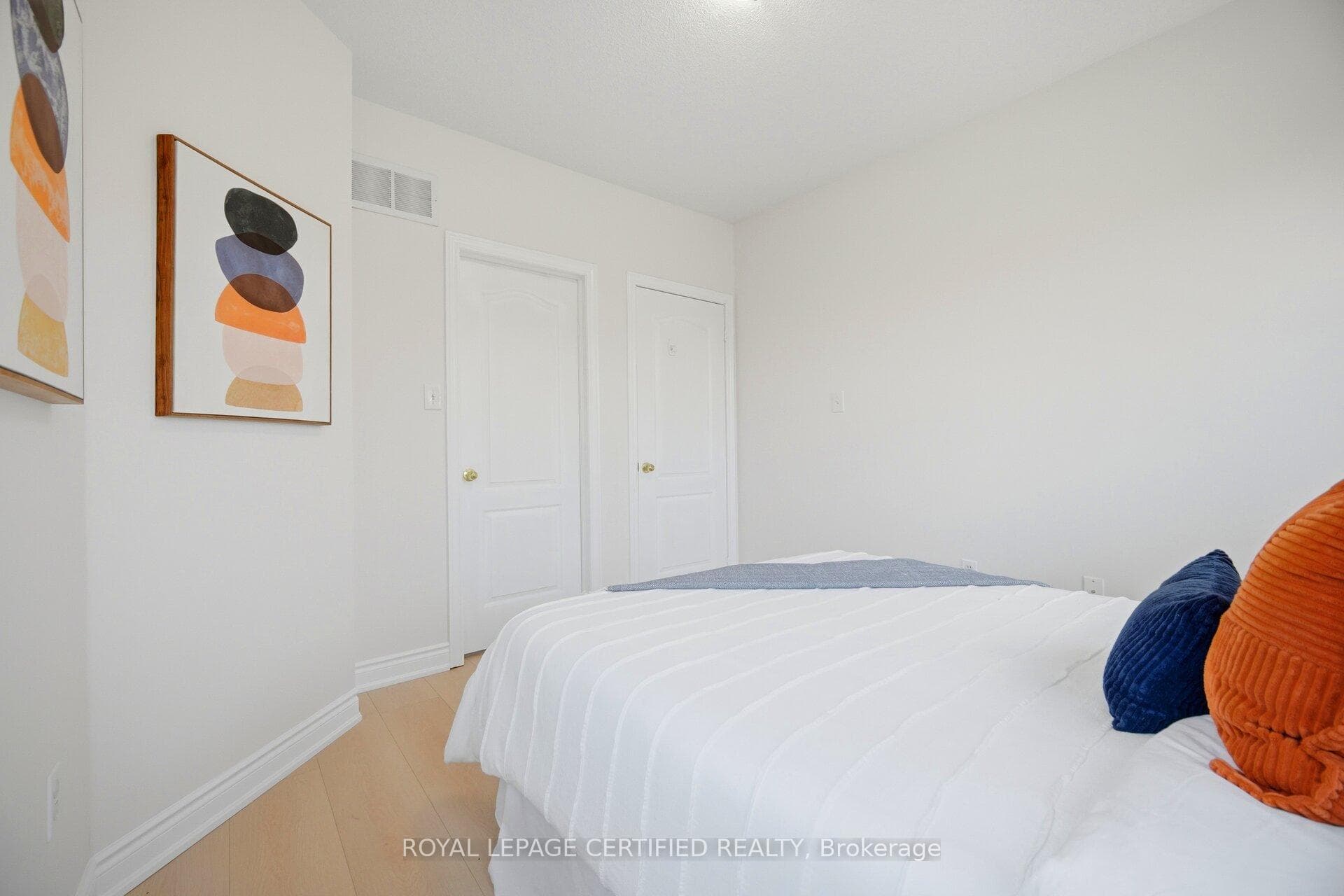 3302 Stoney Crescent photo 29