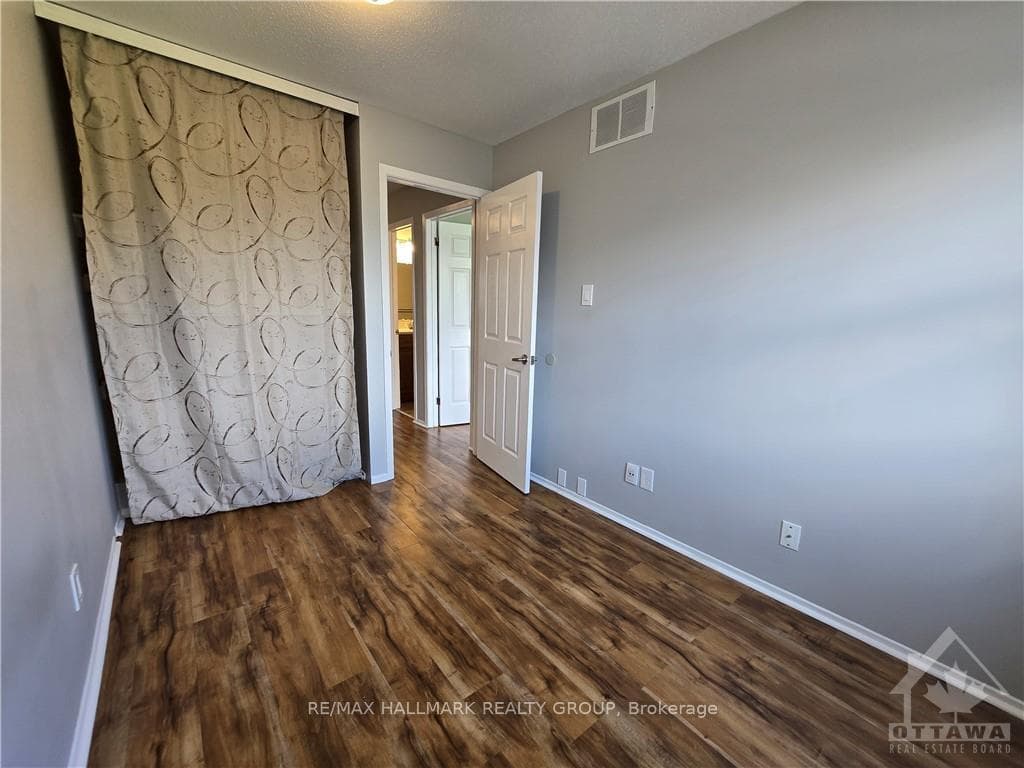 20 BENTBROOK Crescent photo 23