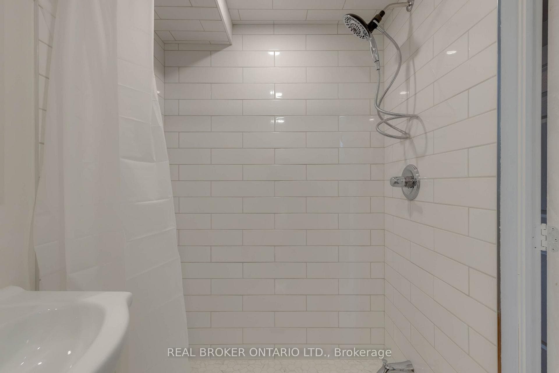 1803 Bonnymede Drive Unit Lower photo 15