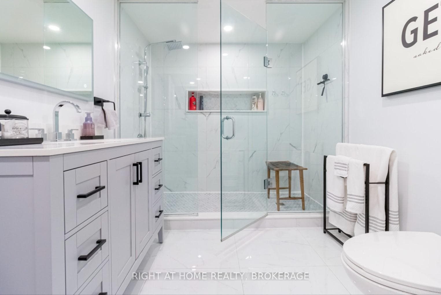 8 Victor Boulevard photo 24