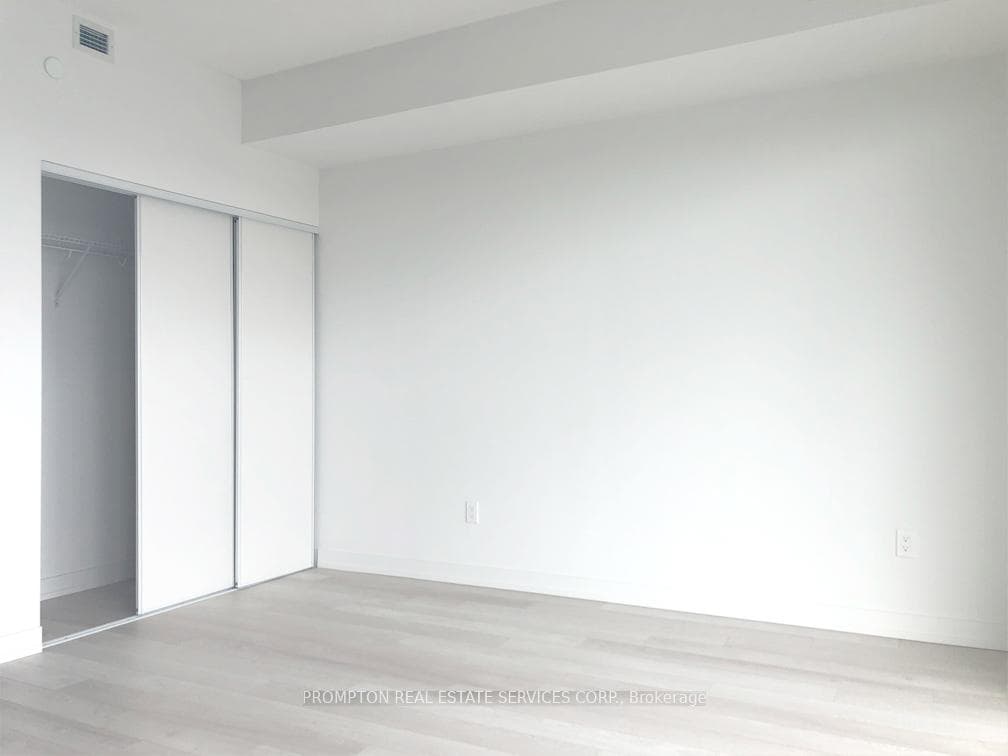 117 Mcmahon Drive Unit 1001 photo 4