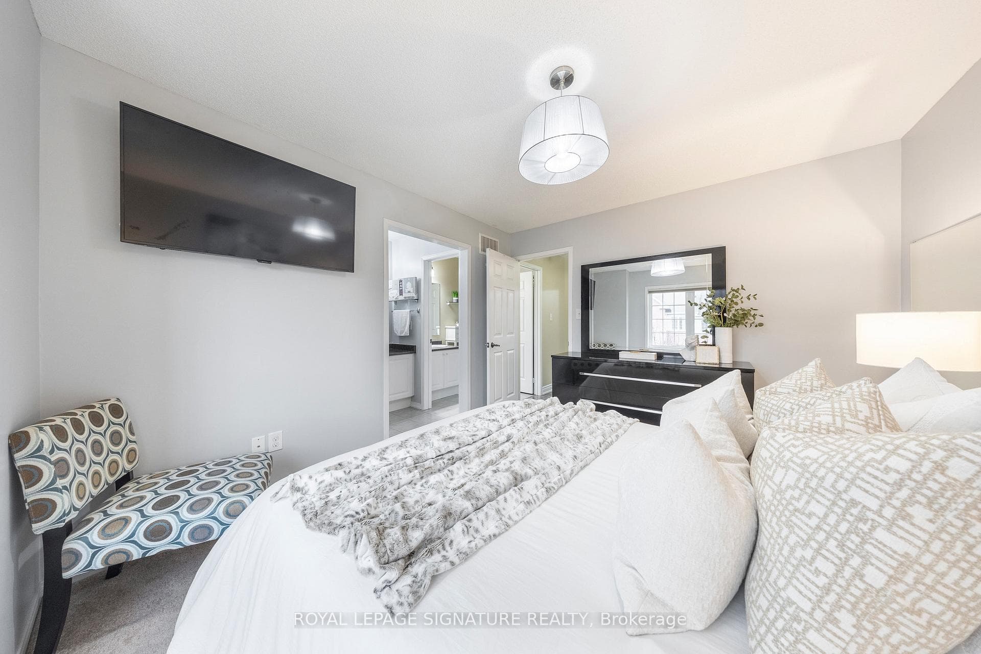 24 Blunden Road photo 29