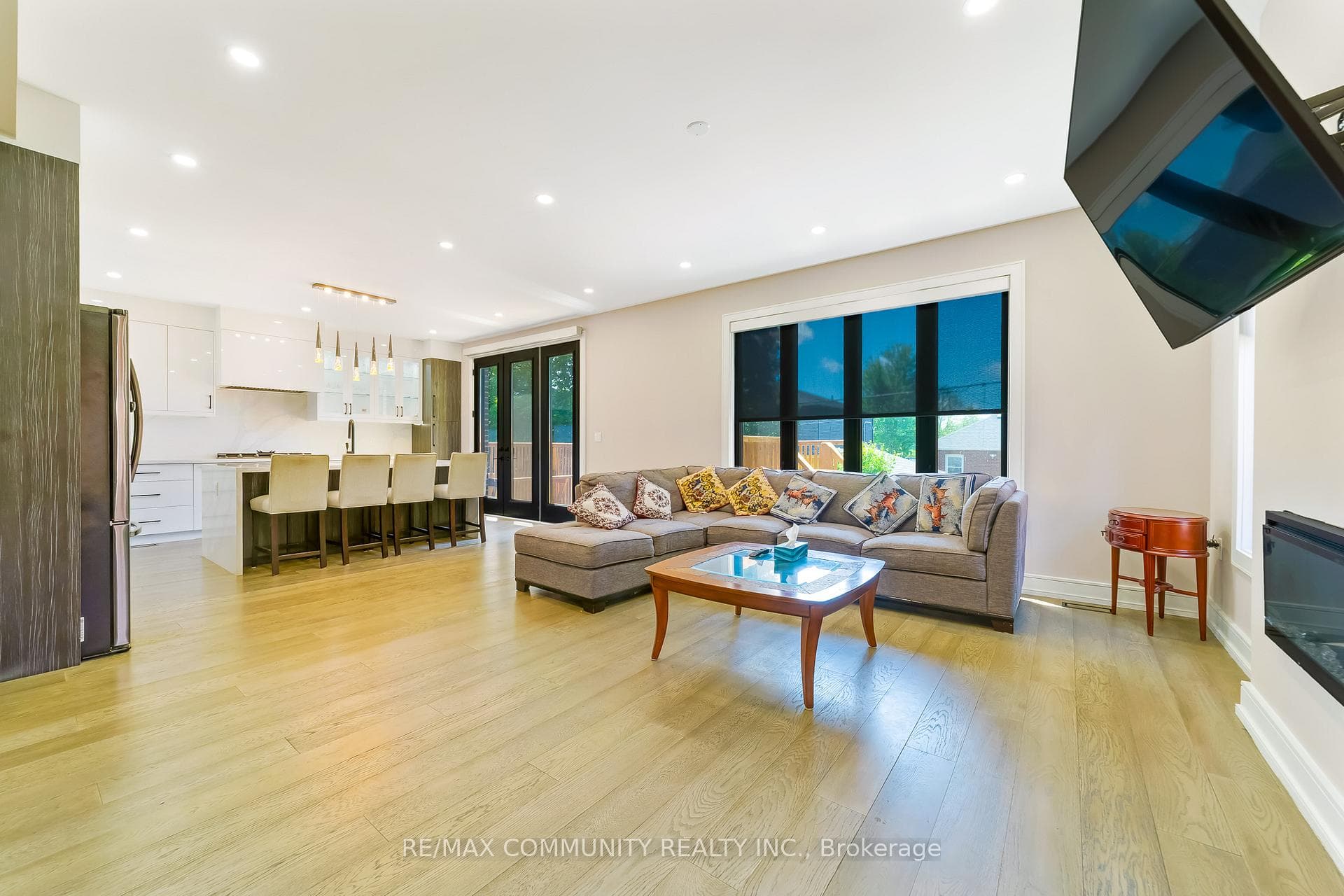 856 Kennedy Road photo 11