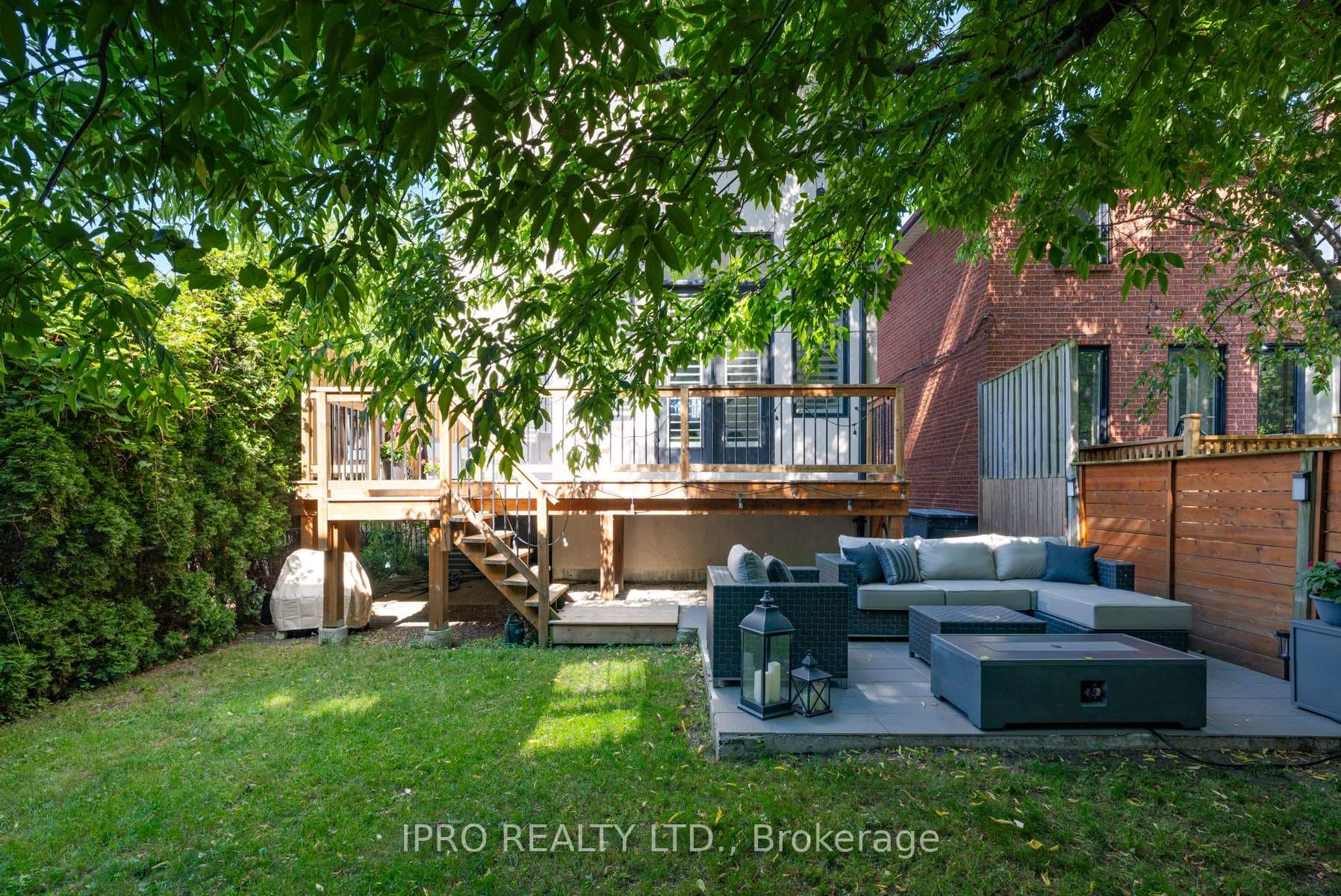 86 Roosevelt Road photo 44