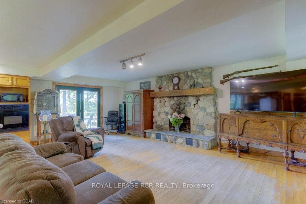8032 Wellington Road 7 Road photo 8