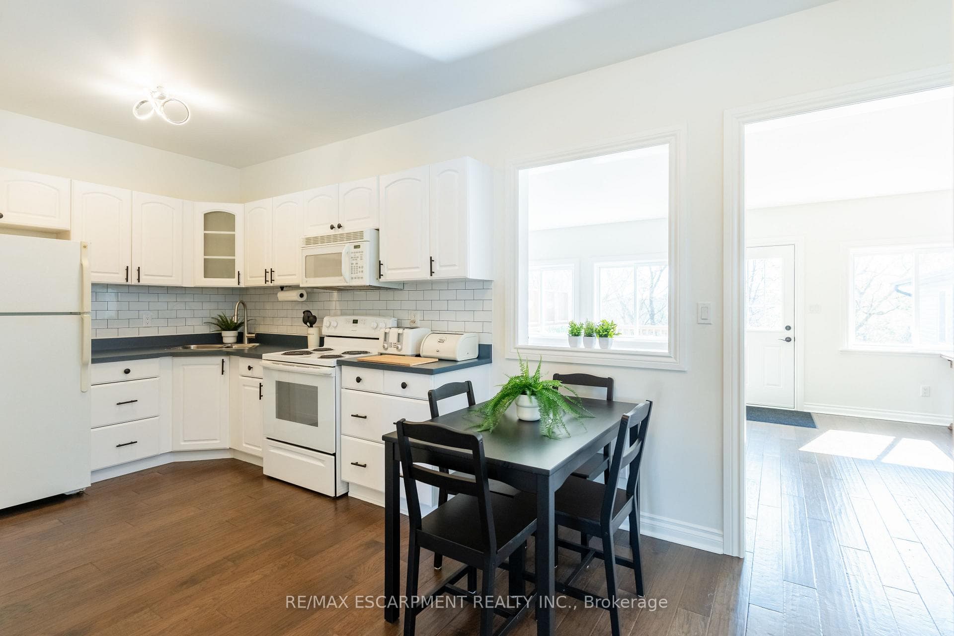 621 Rosseau Road photo 9