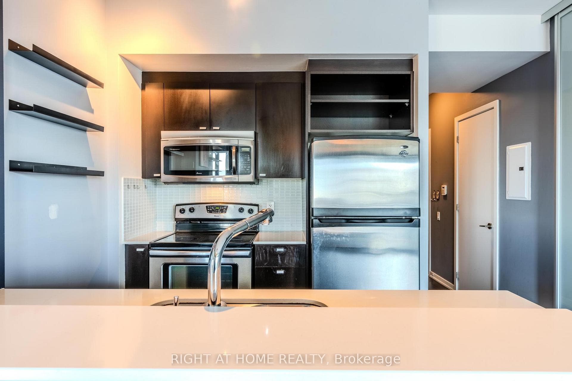 103 The Queensway Avenue Unit 2610 photo 14