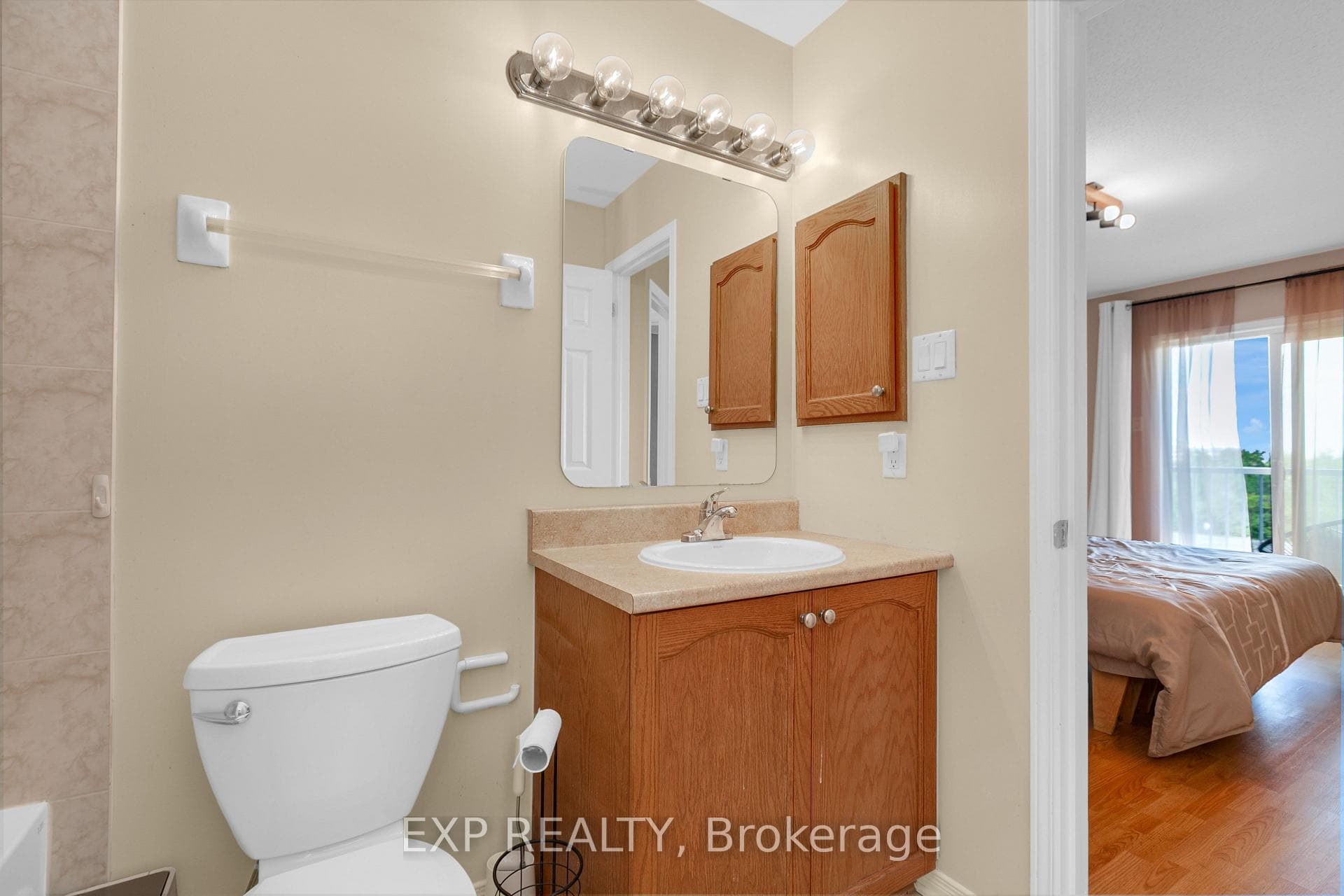 555 REARDON Private photo 34